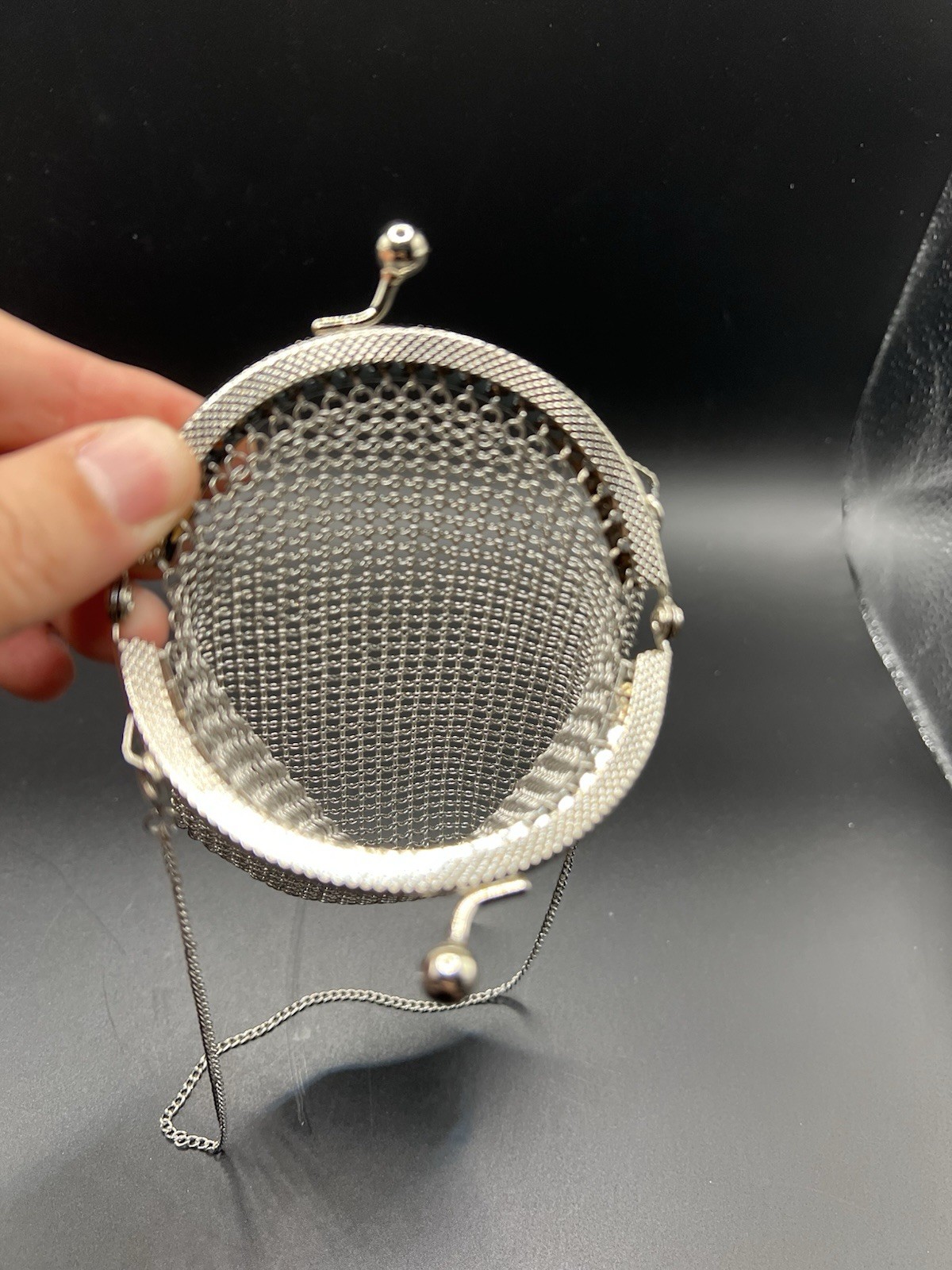 Vintage Style Silver Tone Mesh Coin Purse Kiss Lock Chainmail Evening Bag