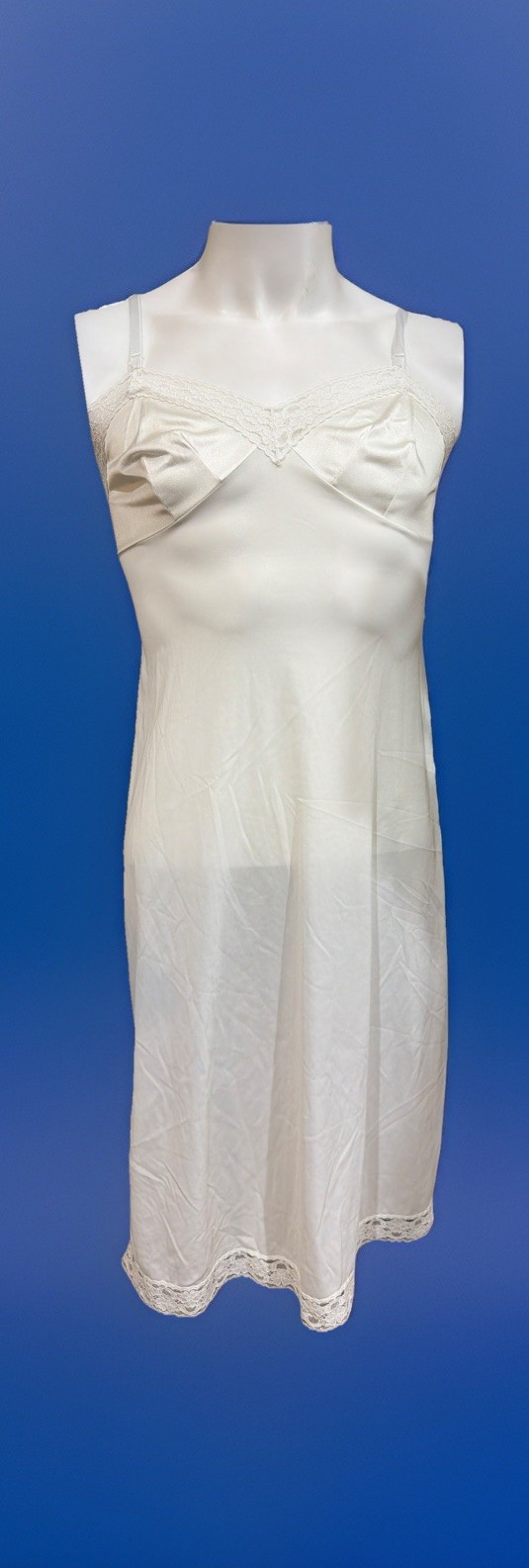 Vintage VANITY FAIR White Nylon Full Slip Lace Trim Style 10-103 Size 34/40 26”