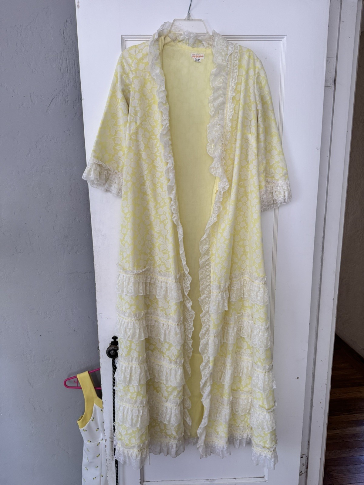 Vintage Saks Fifth Avenue Floral Lace Dressing Gown Robe France XS Yellow Long