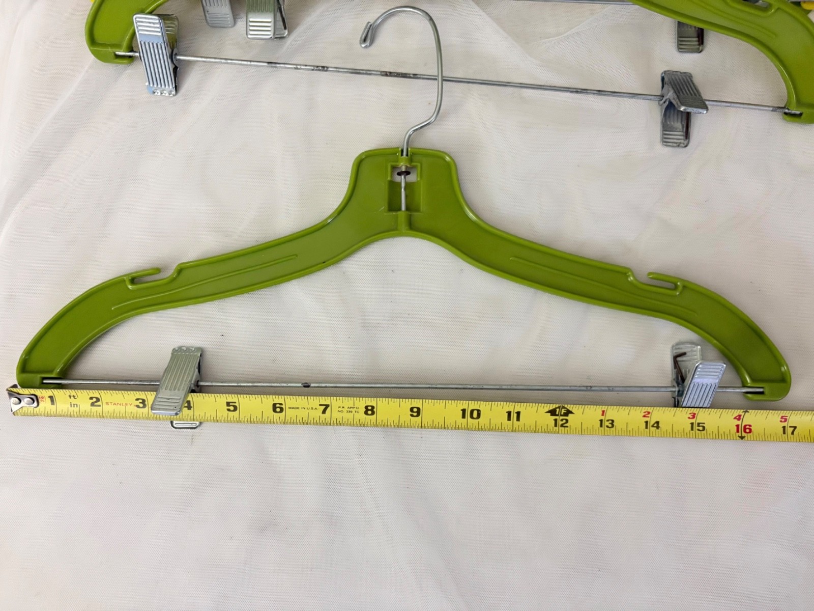 Vtg Clothes Pant Skirt Hangers Plastic 17″ 3 Avocado Green 1 Yellow Made in USA