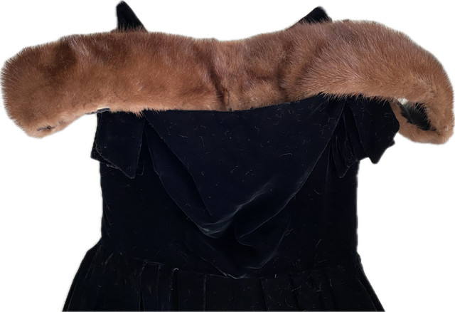 VINTAGE 1940-50’s BLACK SILK VELVET DRESS W ERMINE SHOULDER BAND