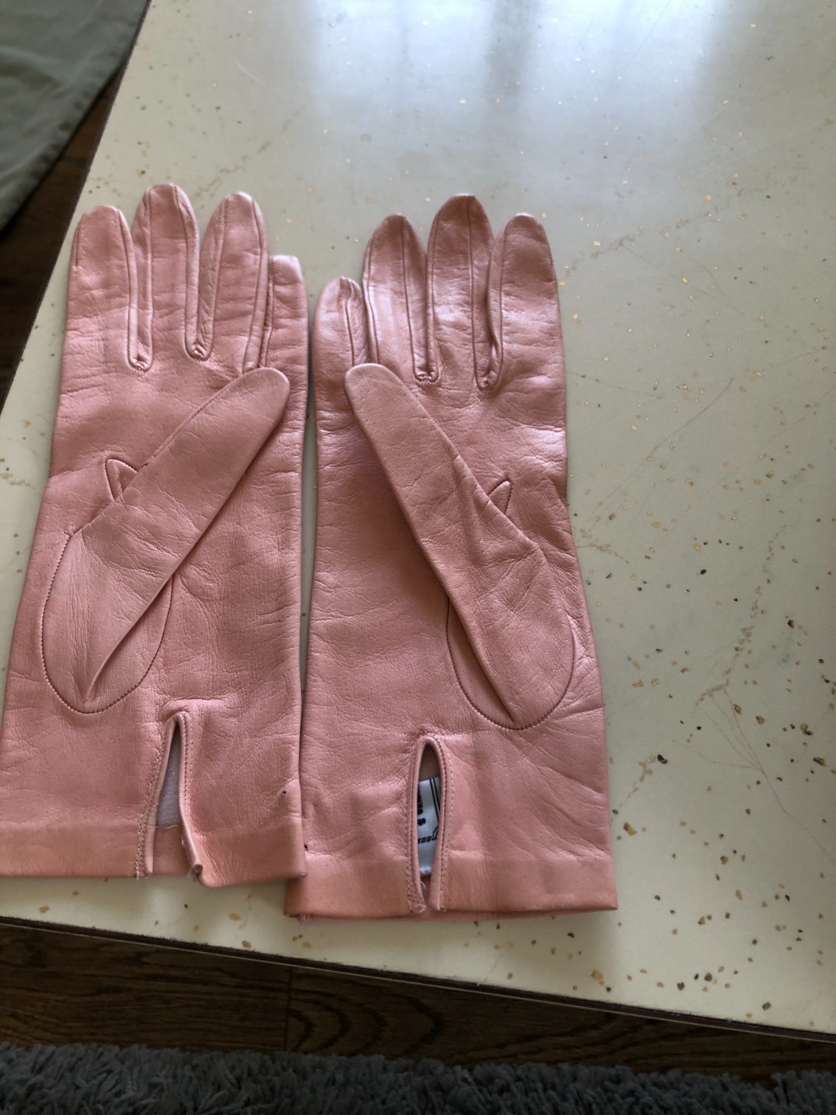 Vintage light pink leather gloves size 7 1/2 (silk lining)