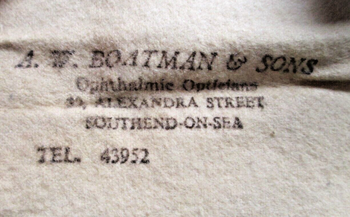VTG. Cat Eye Women’s prescription Eyeglasses black Frame with Vintage Case