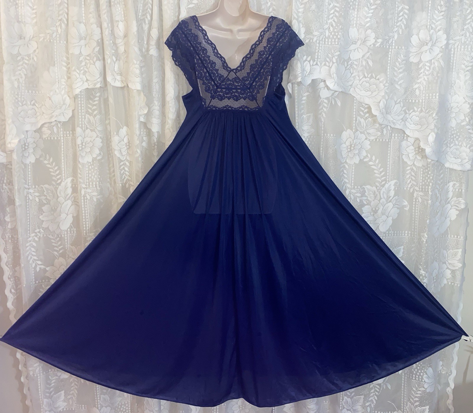 VTG Rare M L OLGA Midnight Blue Full Sweep Nylon Nightgown w Inset Lace Top 9659