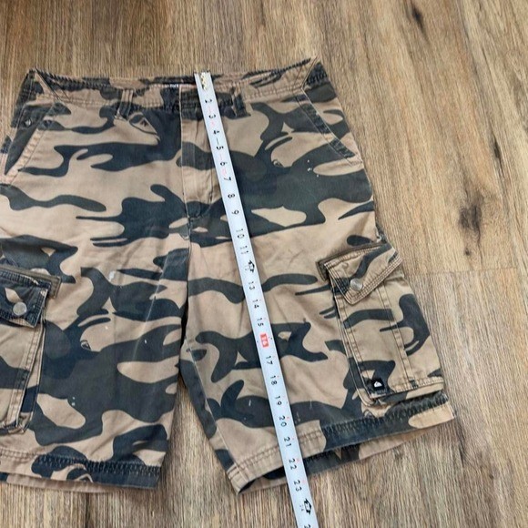 Vintage Y2K Quiksilver camo cargo shorts