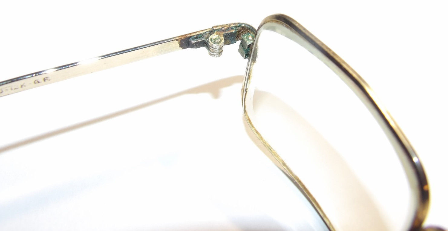 VINTAGE VICTORY METAL EYEGLASSES! GOLD COLOR/GF! RECTANGULAR LENSES! SMALL ADULT