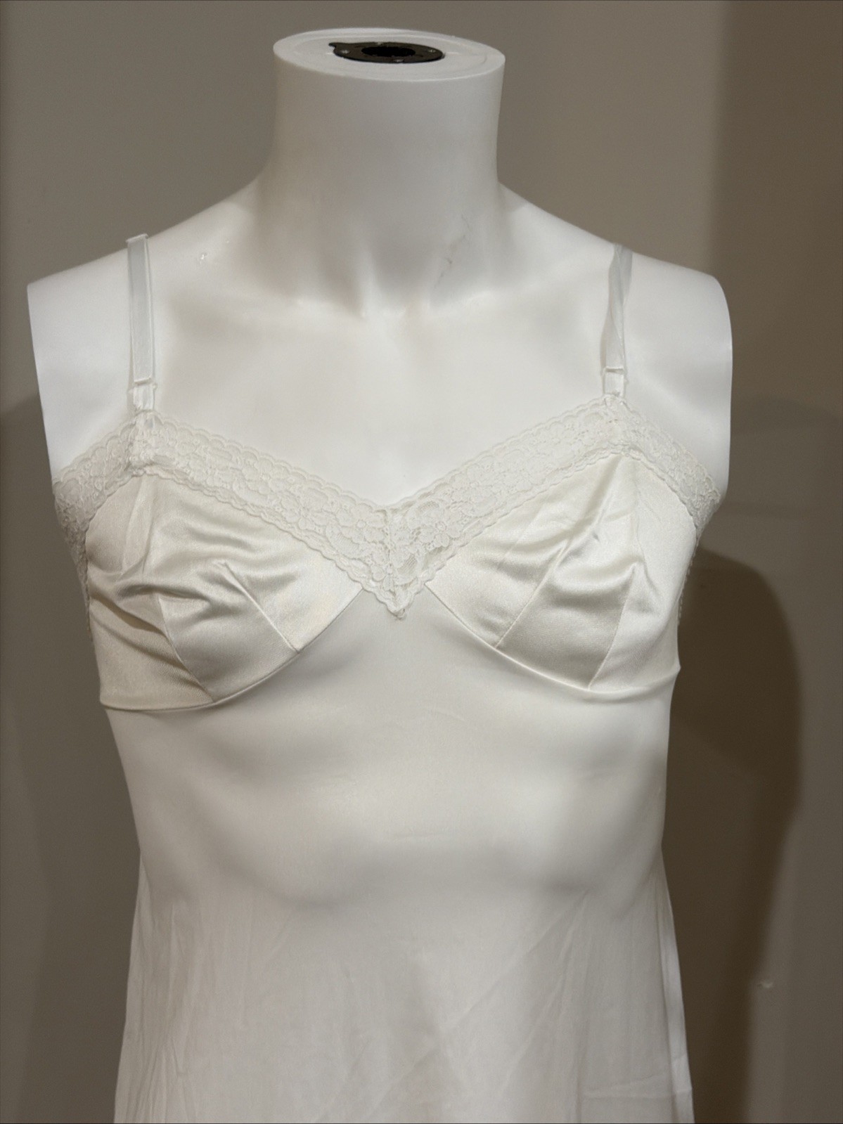 Vintage VANITY FAIR White Nylon Full Slip Lace Trim Style 10-103 Size 34/40 26”