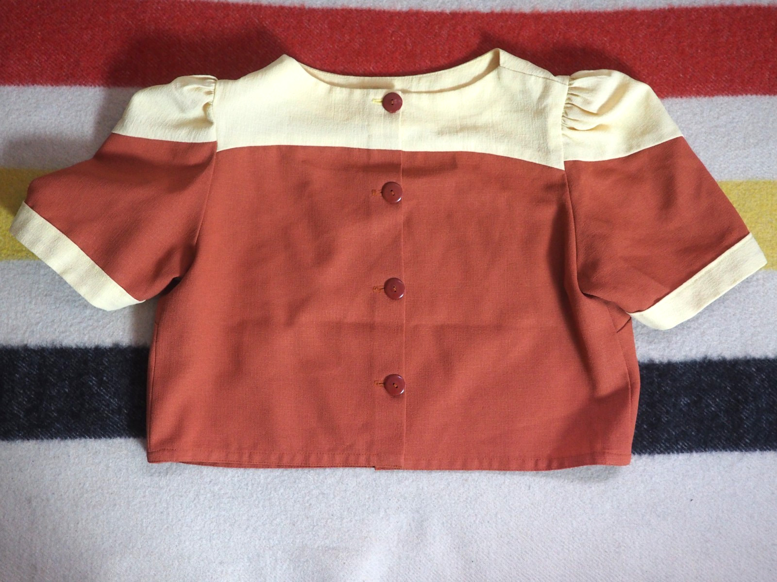 VTG 50s 60s Cream Brown Poly Hippy Boho Rockabilly Swing Button Crop Top Shirt M