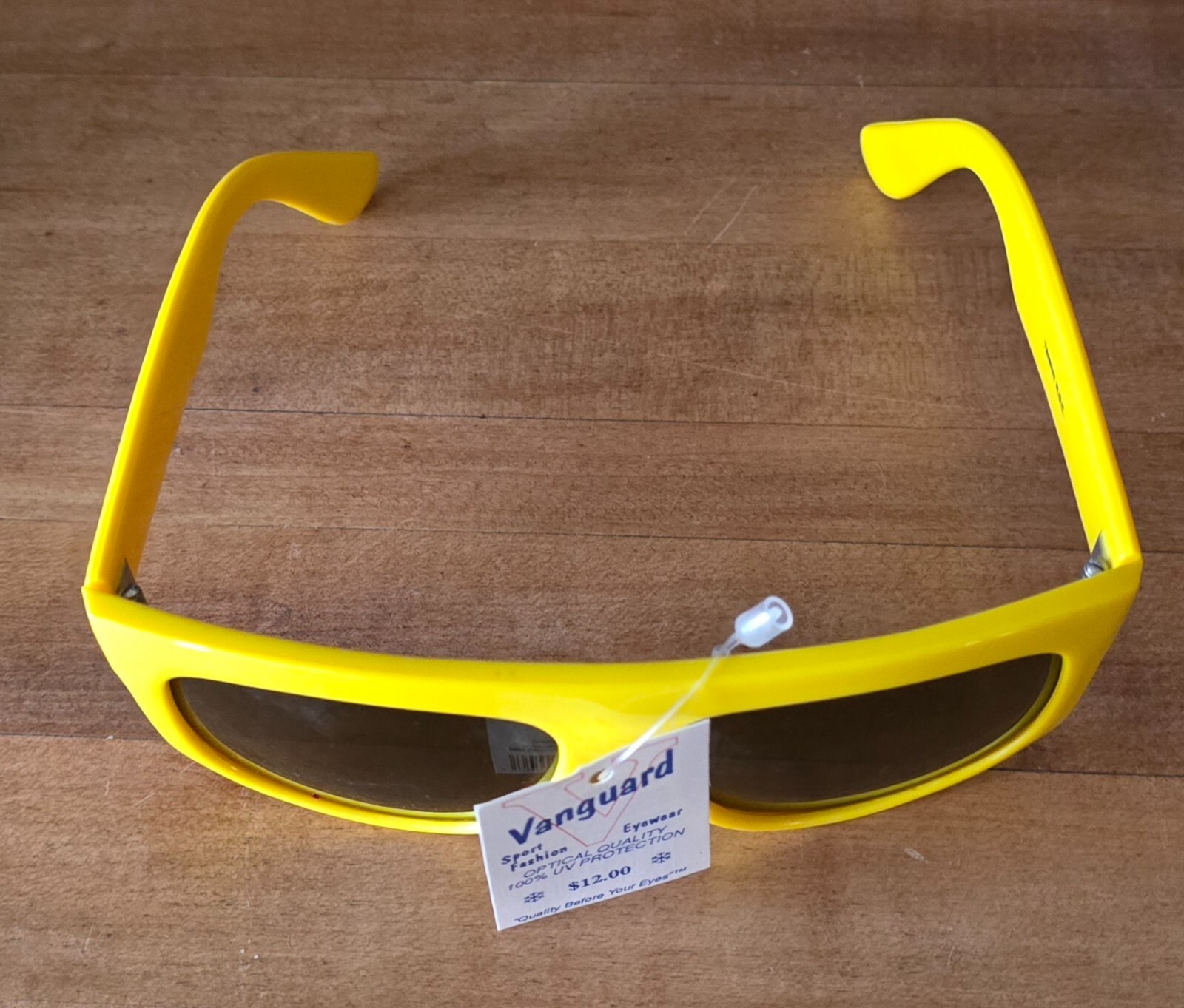 Vtg VANGUARD Yellow PLASTIC Sunglasses NOS TAGS Sport FASHION Eyewear 100% UV