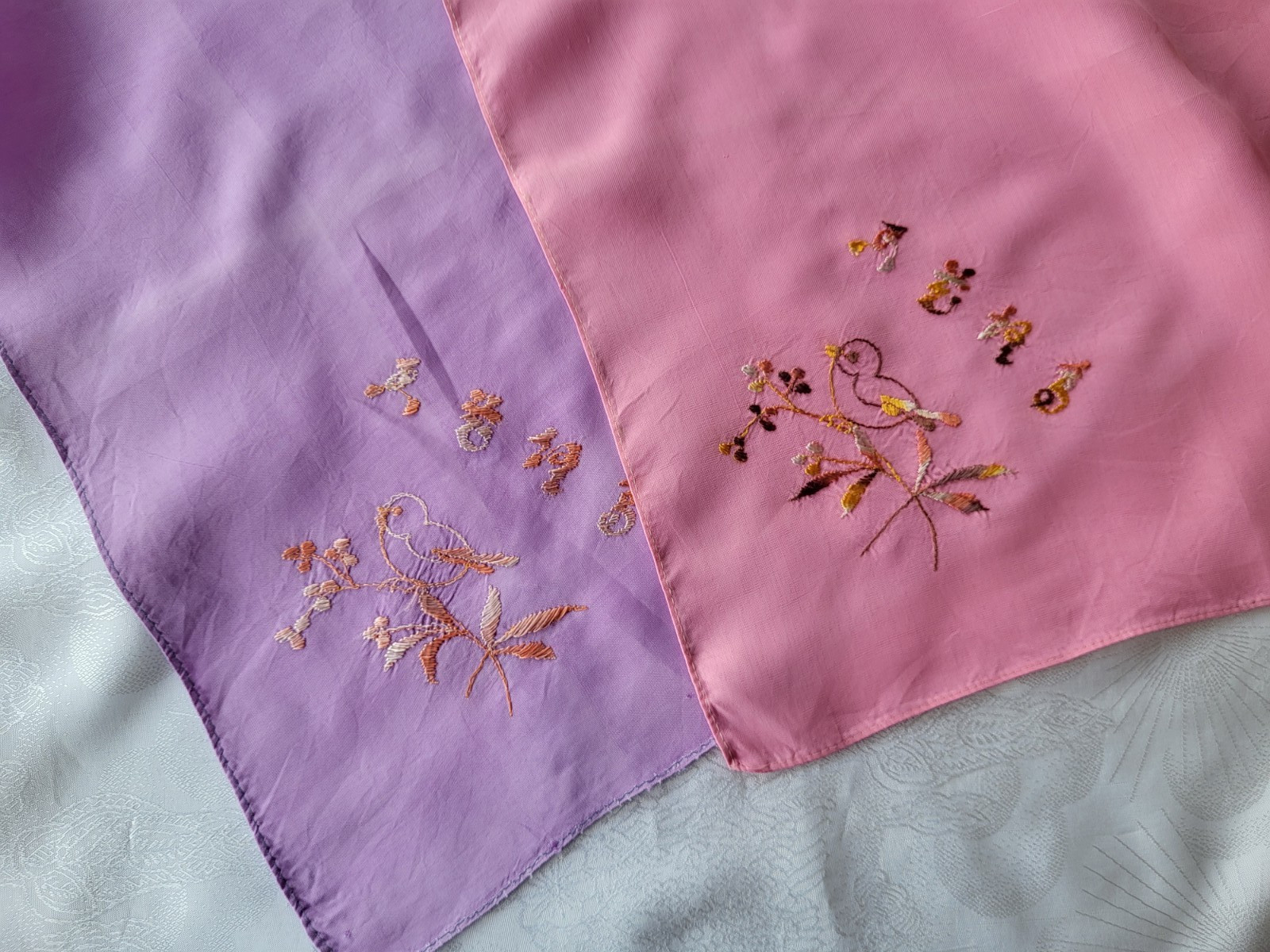 20 Vintage Silk Handkerchief Lot & Applique Hanky Keeper US Army Air Forces