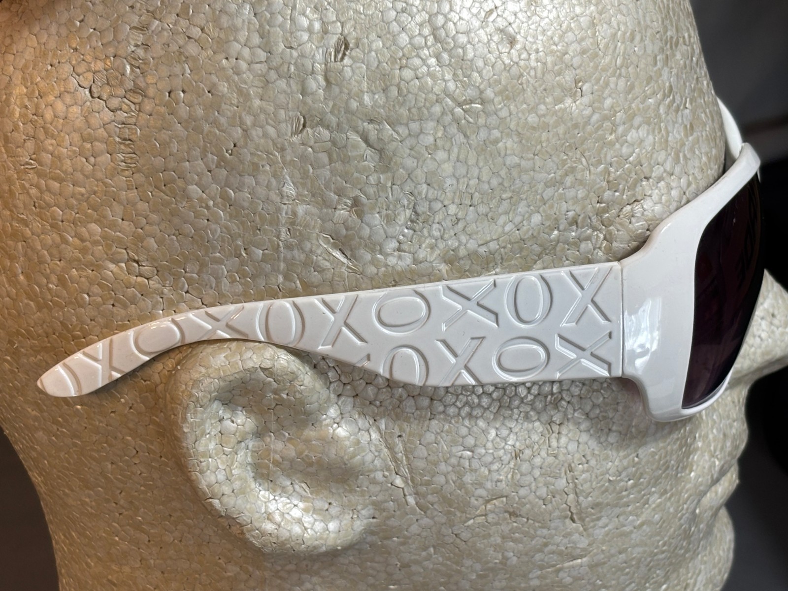 Vtg RETRO XOXO 100 UV Protection OVERSIZED White PURPLE LENS Designer Sunglasses