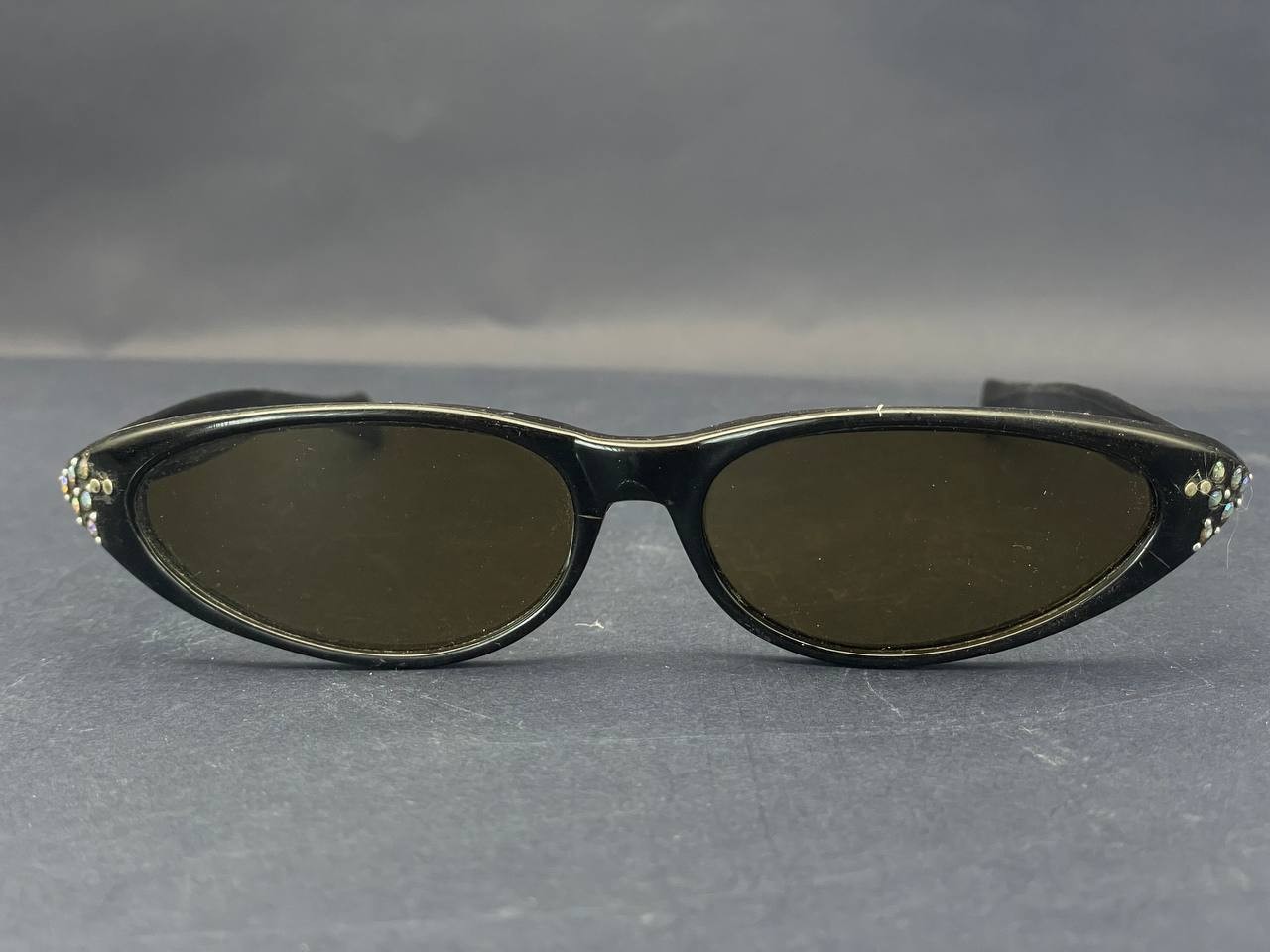 Vintage Y2K Black Oval Rhinestone Sunglasses Small Narrow Frame Women’s Retro