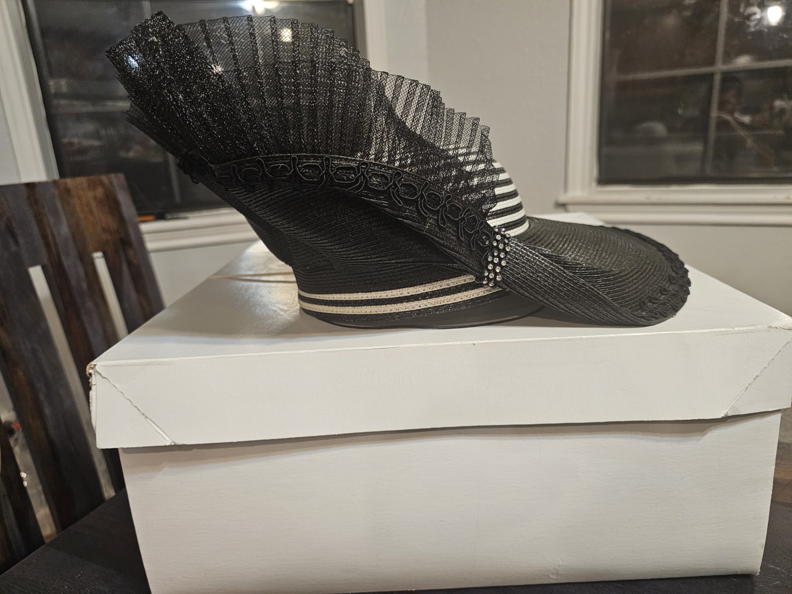 Vintage Church / Derby Hat. Stunning Shape And Laced Border.