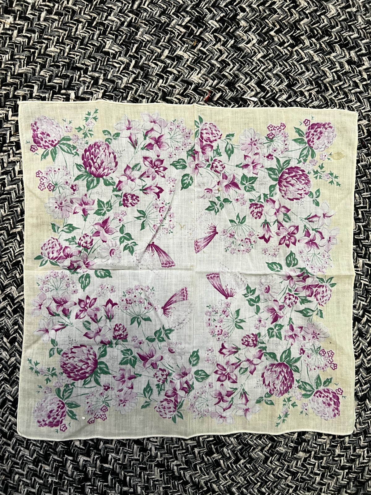 VINTAGE Lot of 8 FLOWERS Butterflies DOTS Colorful Hankies Handkerchiefs