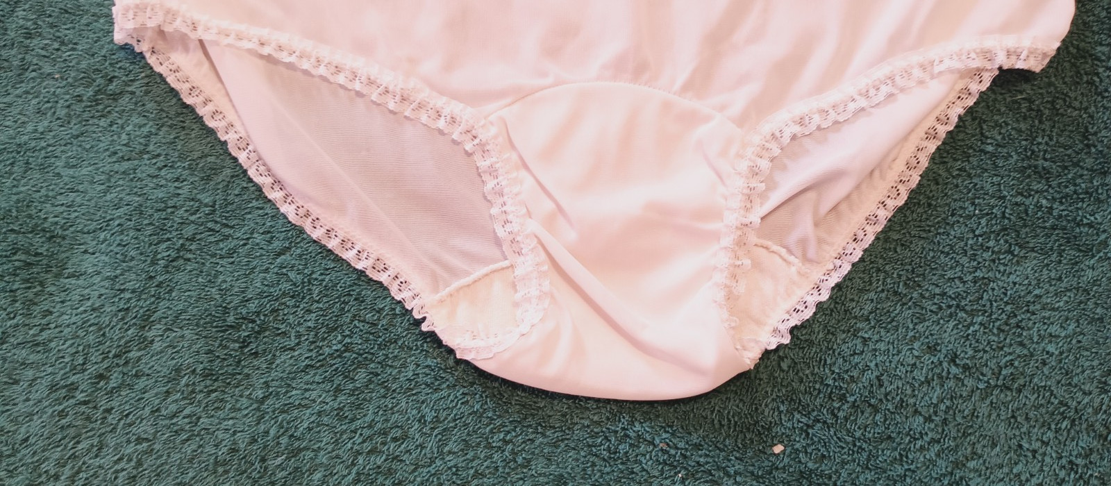 CAROLE VINTAGE PANTIES sz 5 WHITE NYLON PLAIN DESIGN LEG TRIM- WEAK WAIST #A1-17