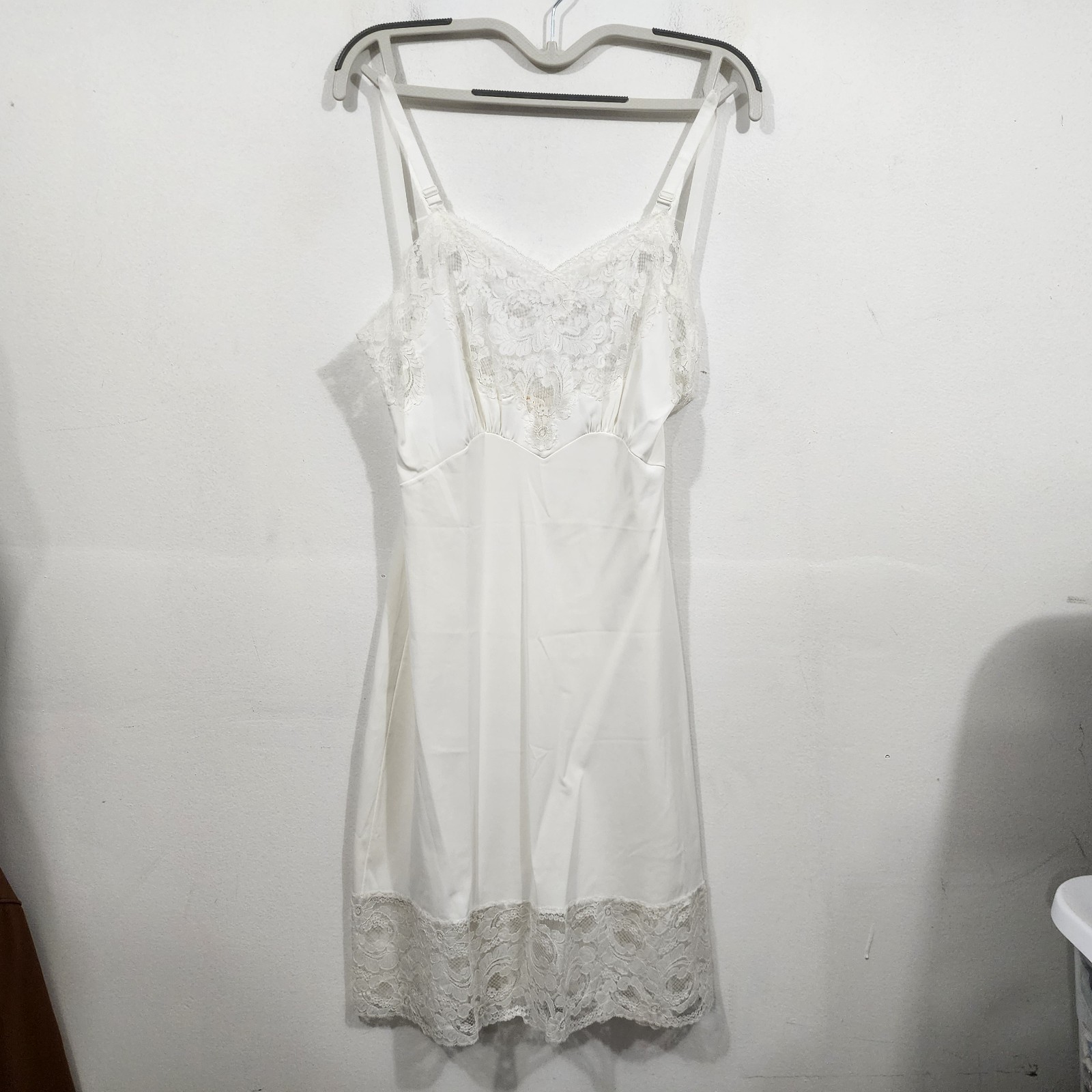 Vintage Saks Fifth Avenue Full Slip Dress Stretch Nylon White Lace Bodice Size S