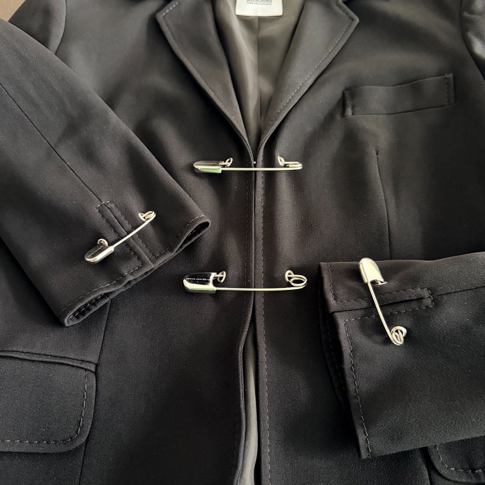 MOSCHINO CHEAP AND CHIC black blazer w/ Safety Pins size 44 from 2000s
