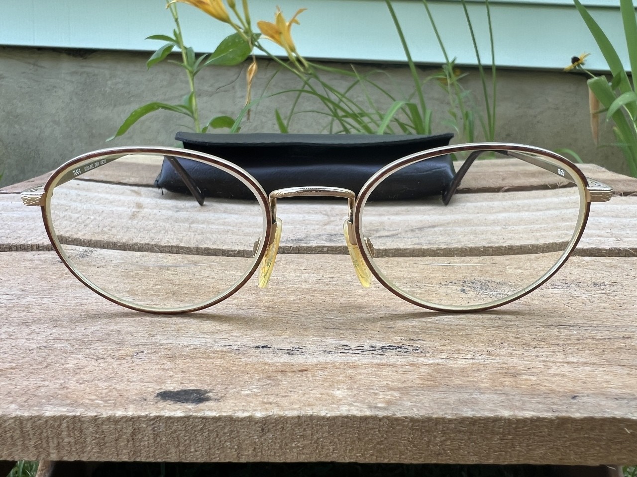 Vintage Tura MOD. 862 DBR Gold Tone Oval Eyeglasses 49-19 135mm