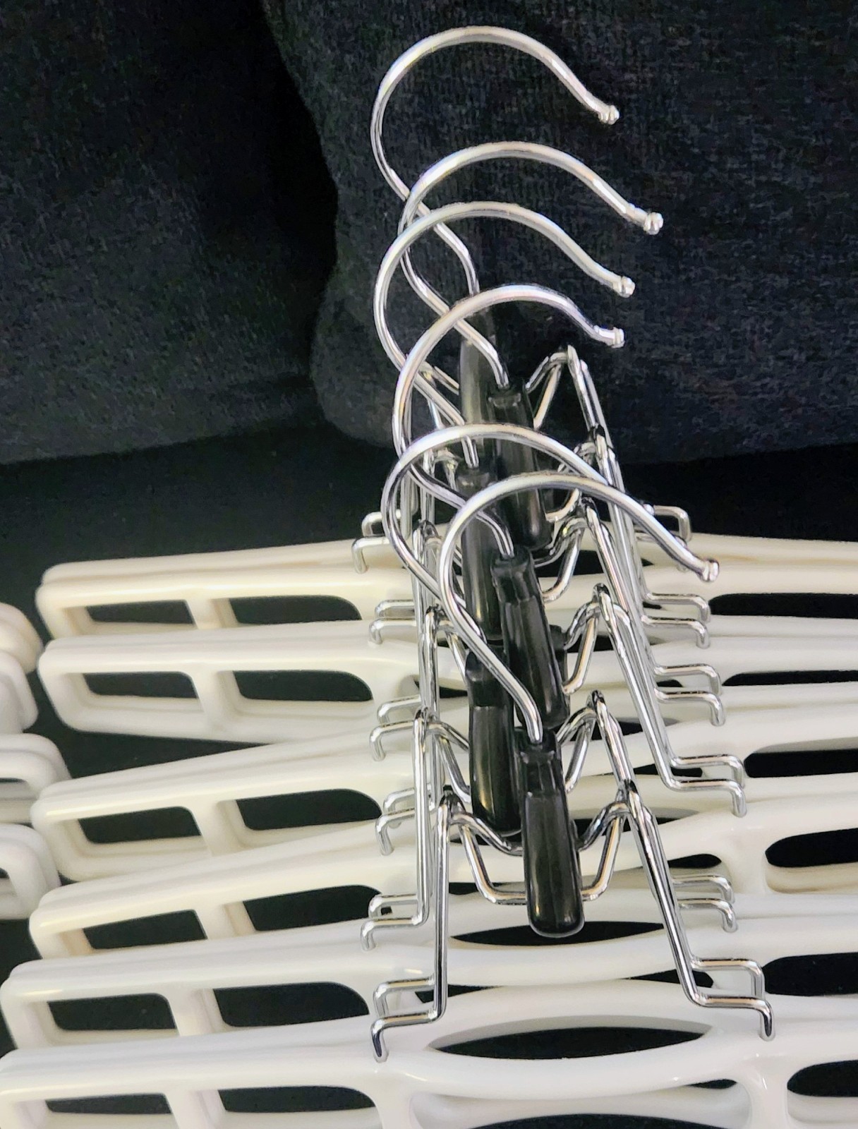 Lot Of 13 Plastic Pants/Skirts Clamp Hangers New