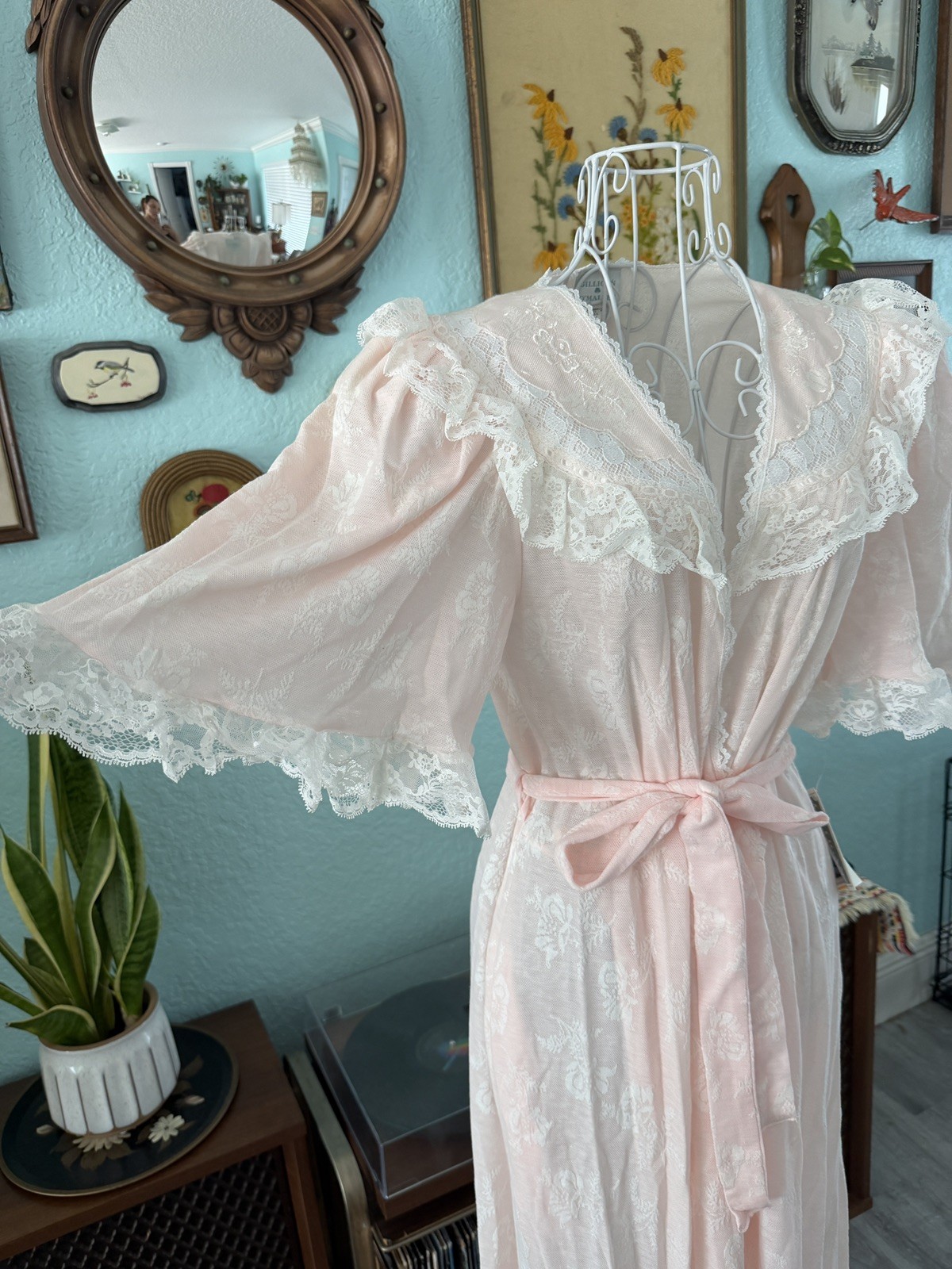 NWT Vintage 80s Gilligan & O’Malley Robe Peach Lace-Trim Wrap Robe Cottagecore