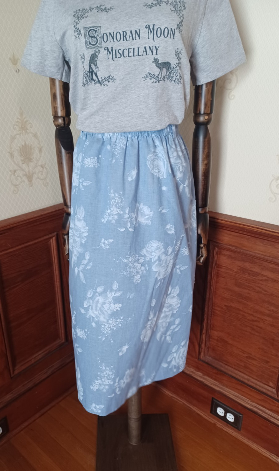 Vintage 1980s/90s Alfred Dunner Pastel Blue Rose Cottagecore Bohemian Midi Skirt