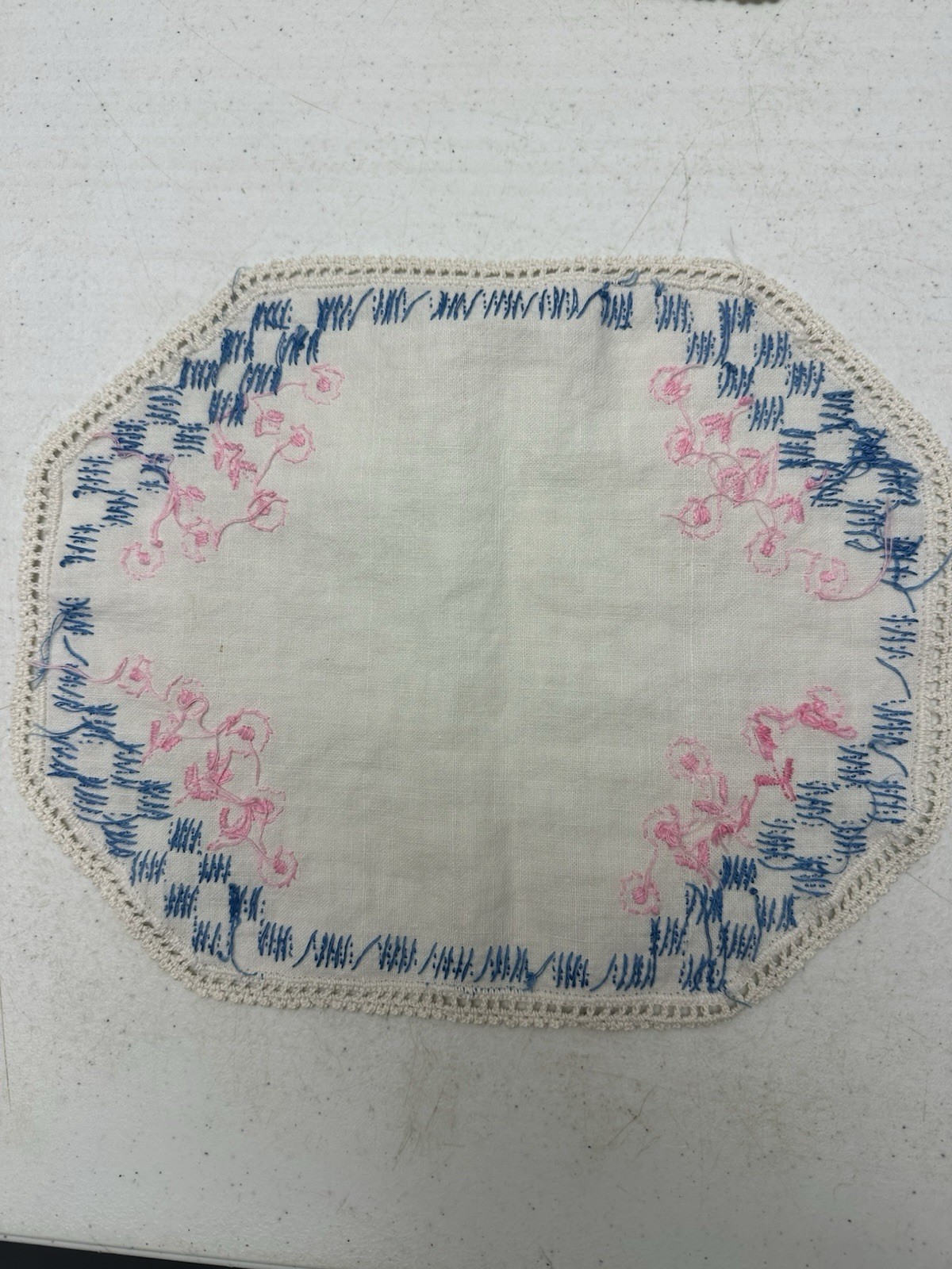 Vtg Embroidered Linen Handkerchiefs Blue Pink Set of 3 10″x8.25″ & 15″x10.25″