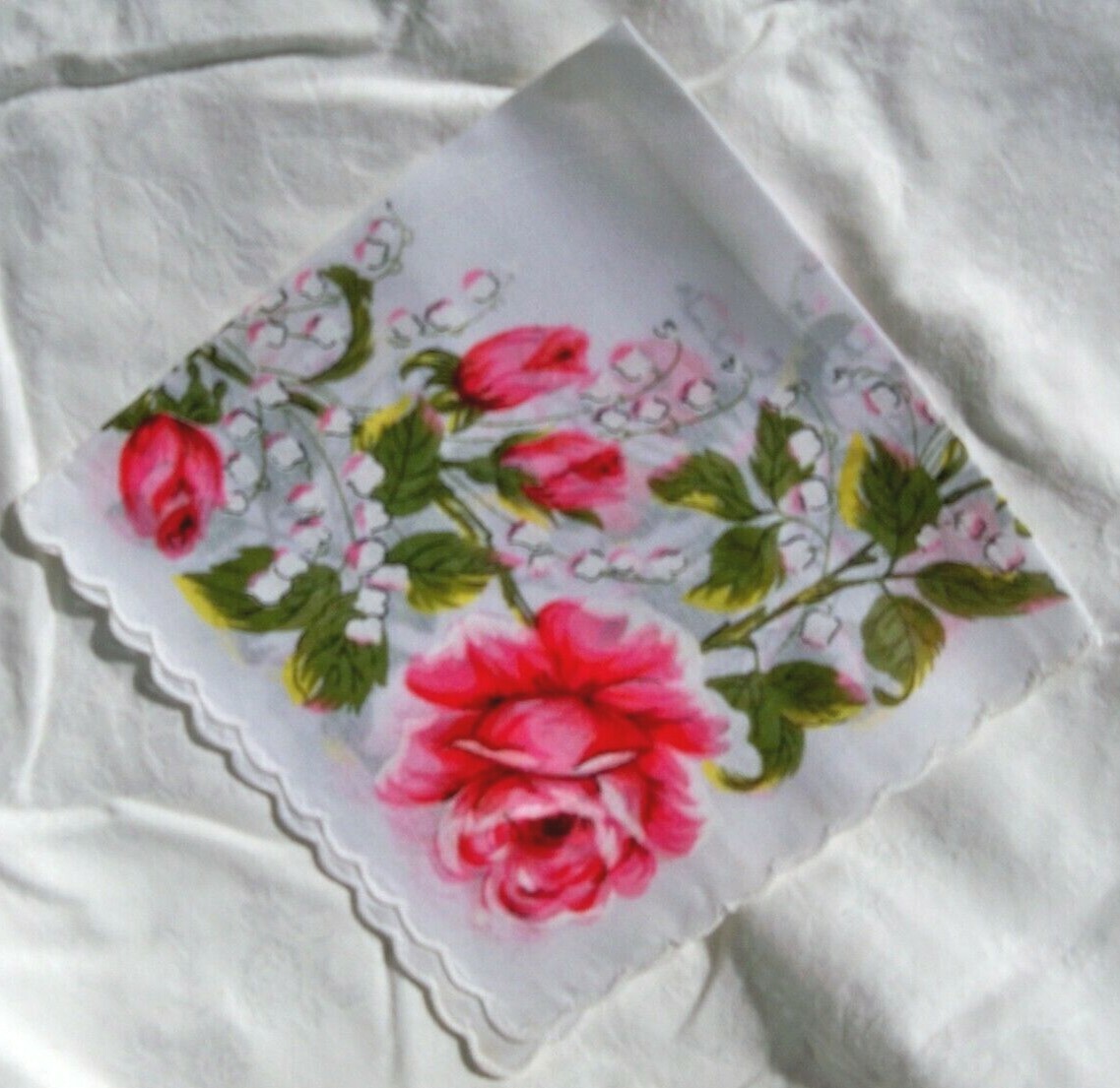 VINTAGE 14″ SQUARE HANDKERCHIEF 1960’s RED ROSES & LILY OF THE VALLEY PRINT!