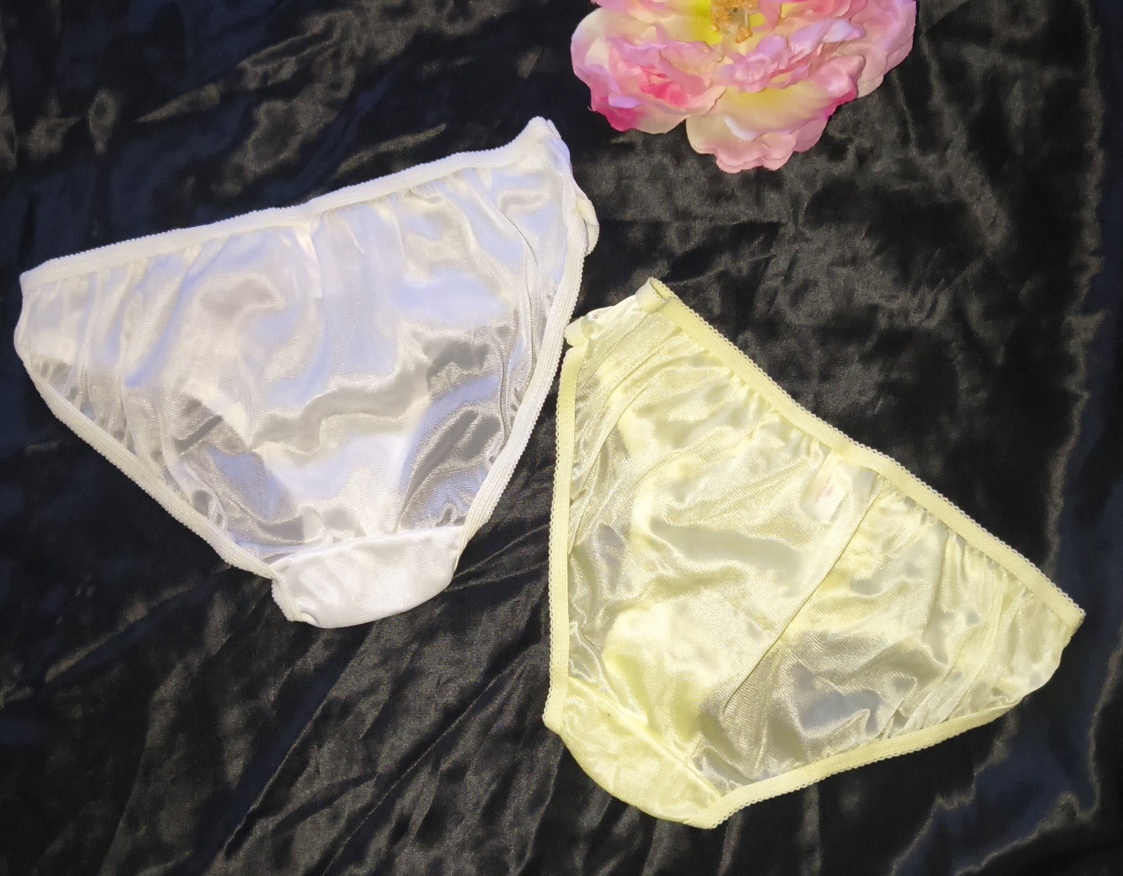 2 Pairs 70s Vintage Girl’s 100% Nylon Panties Delicate Floral Embroidery SMALL