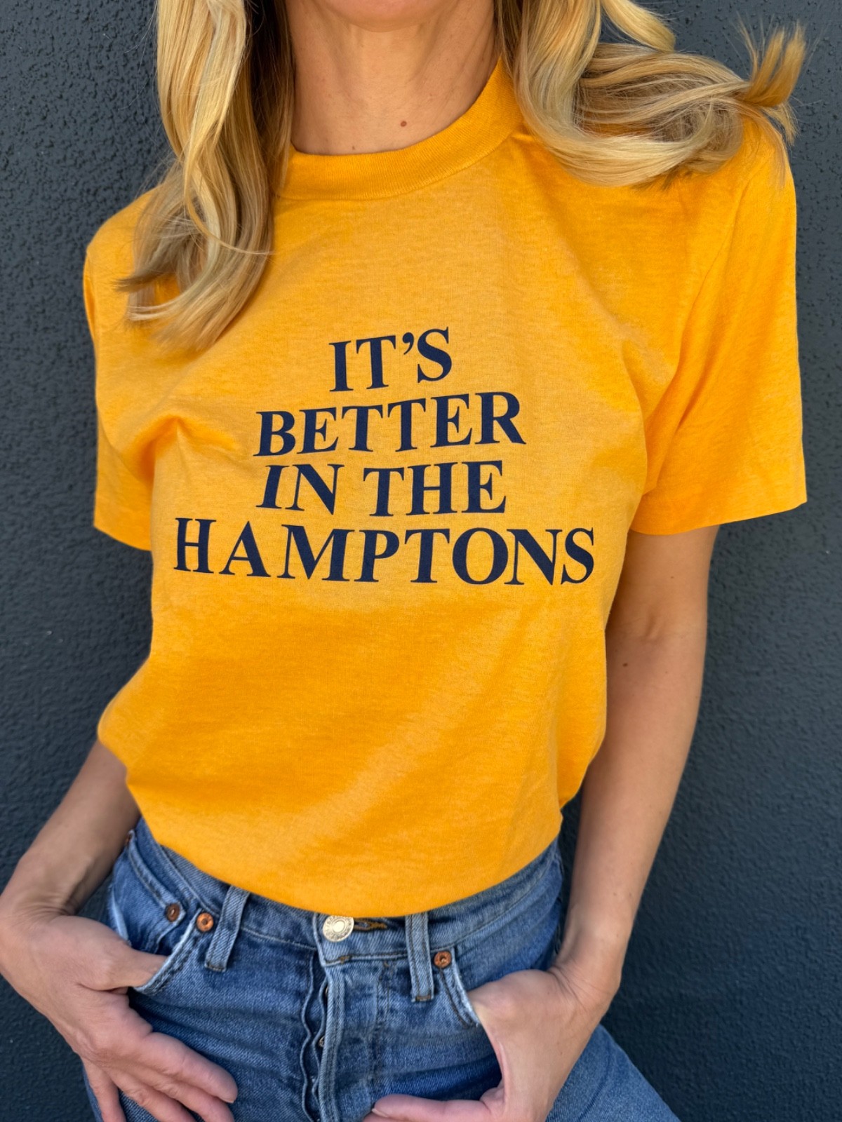 80s VINTAGE IT’S BETTER IN THE HAMPTONS SOUVENIR T-SHIRT SZ S NEW YORK NYC