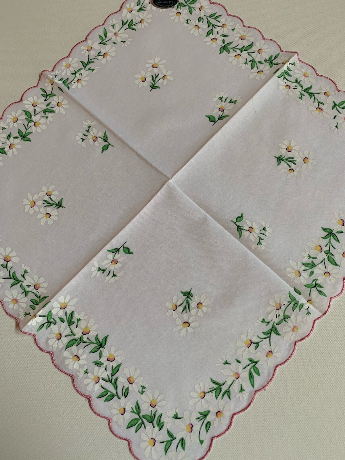 Charming New White Daisies Handkerchief ~ Scalloped Hem ~ LuRay Hankie!