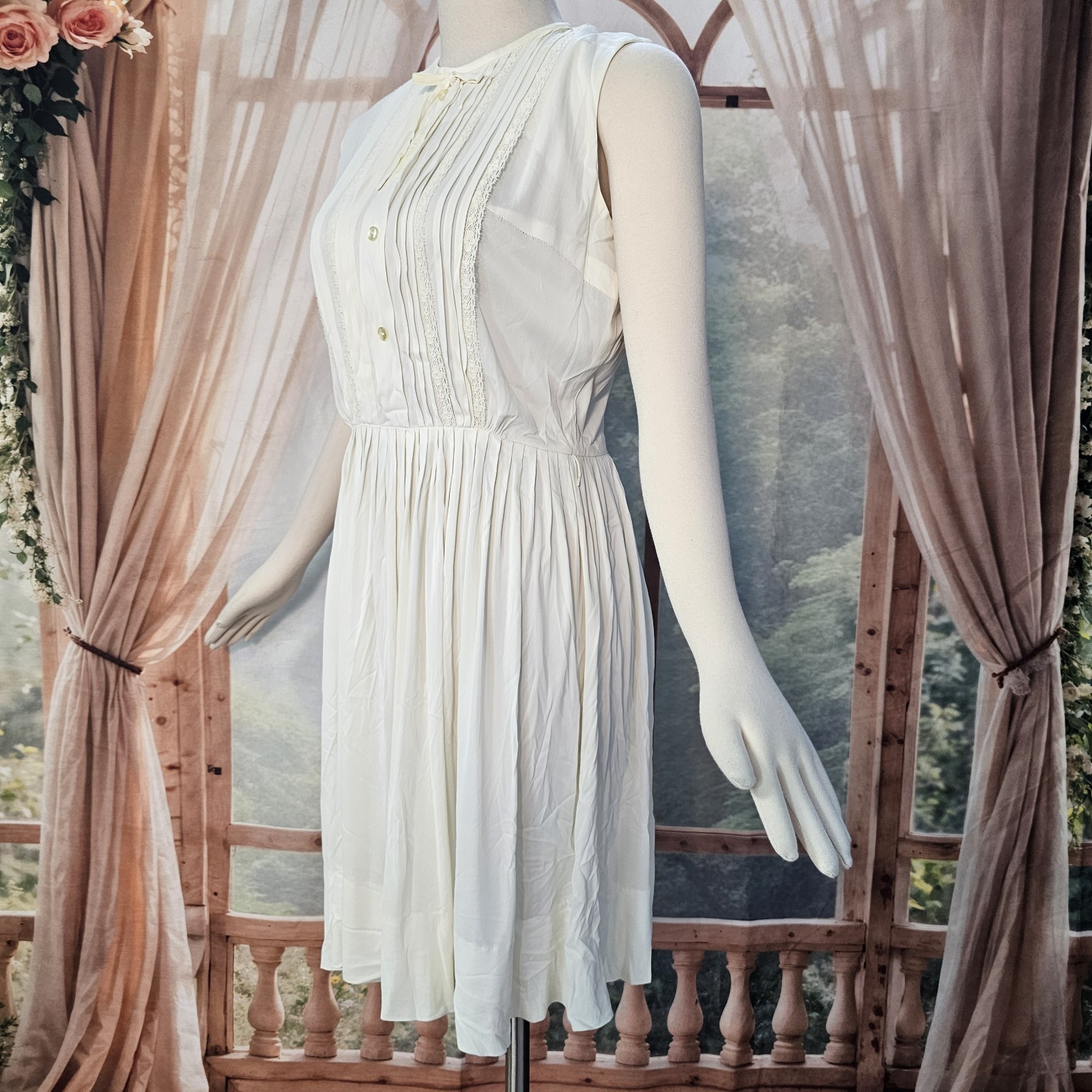 Vintage 1960’s Dress Pleated White Button Front Lace Sleeveless Retro Pinup