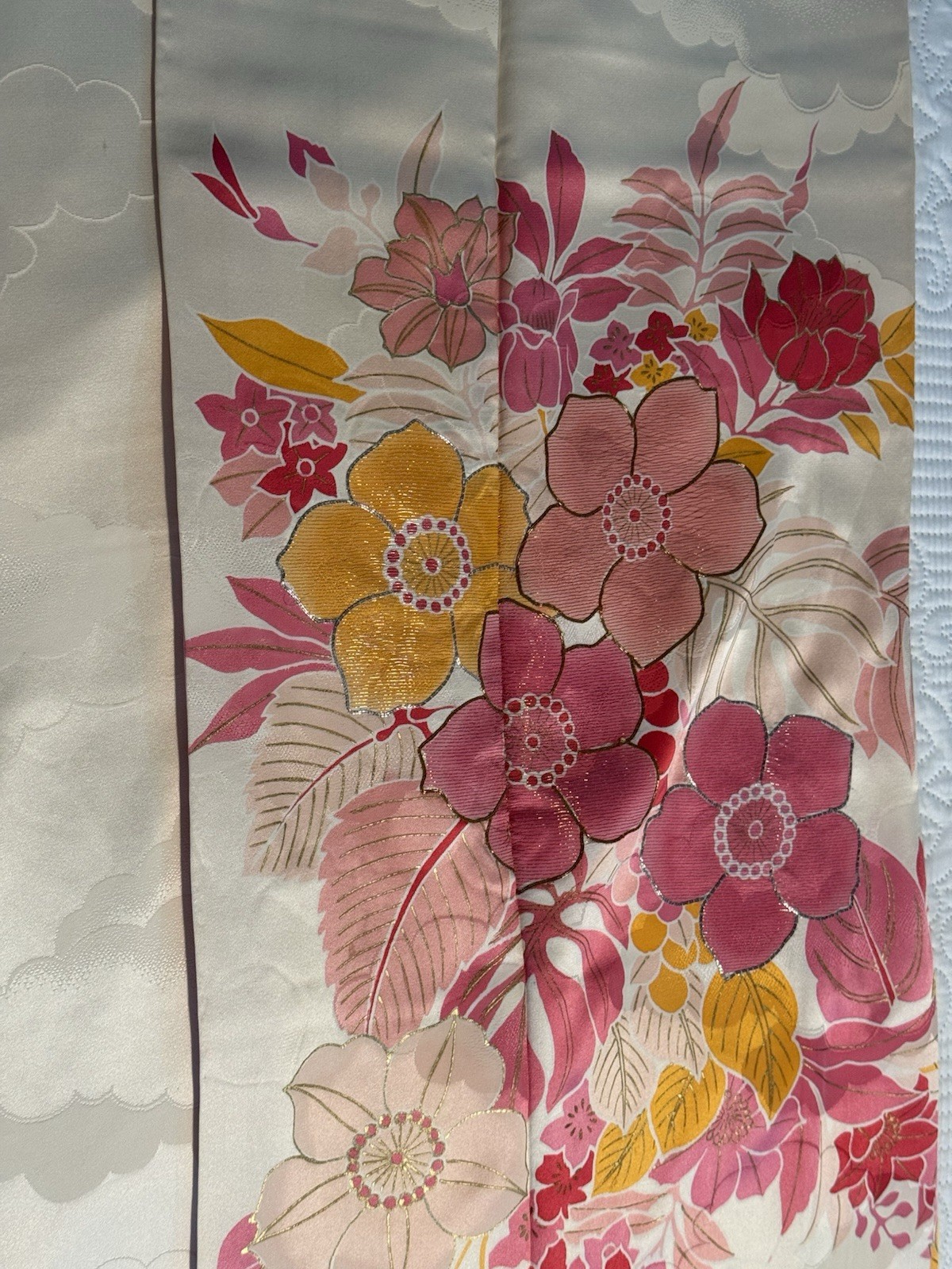 Vintage Handmade Womens Beige Embroidered Silk Floral Kimono Robe Pink & Yellow,