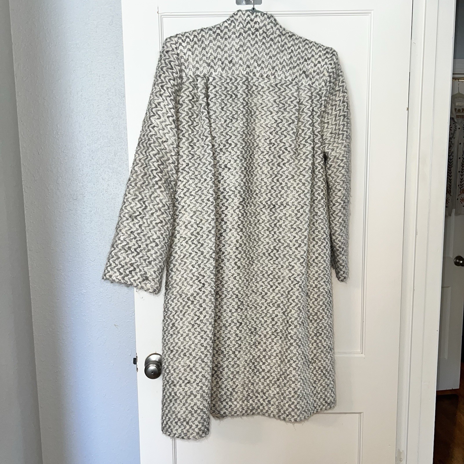 MJ SEATTLE Coat with Belt. Lined with Shoulder Pads. Lined Vintage