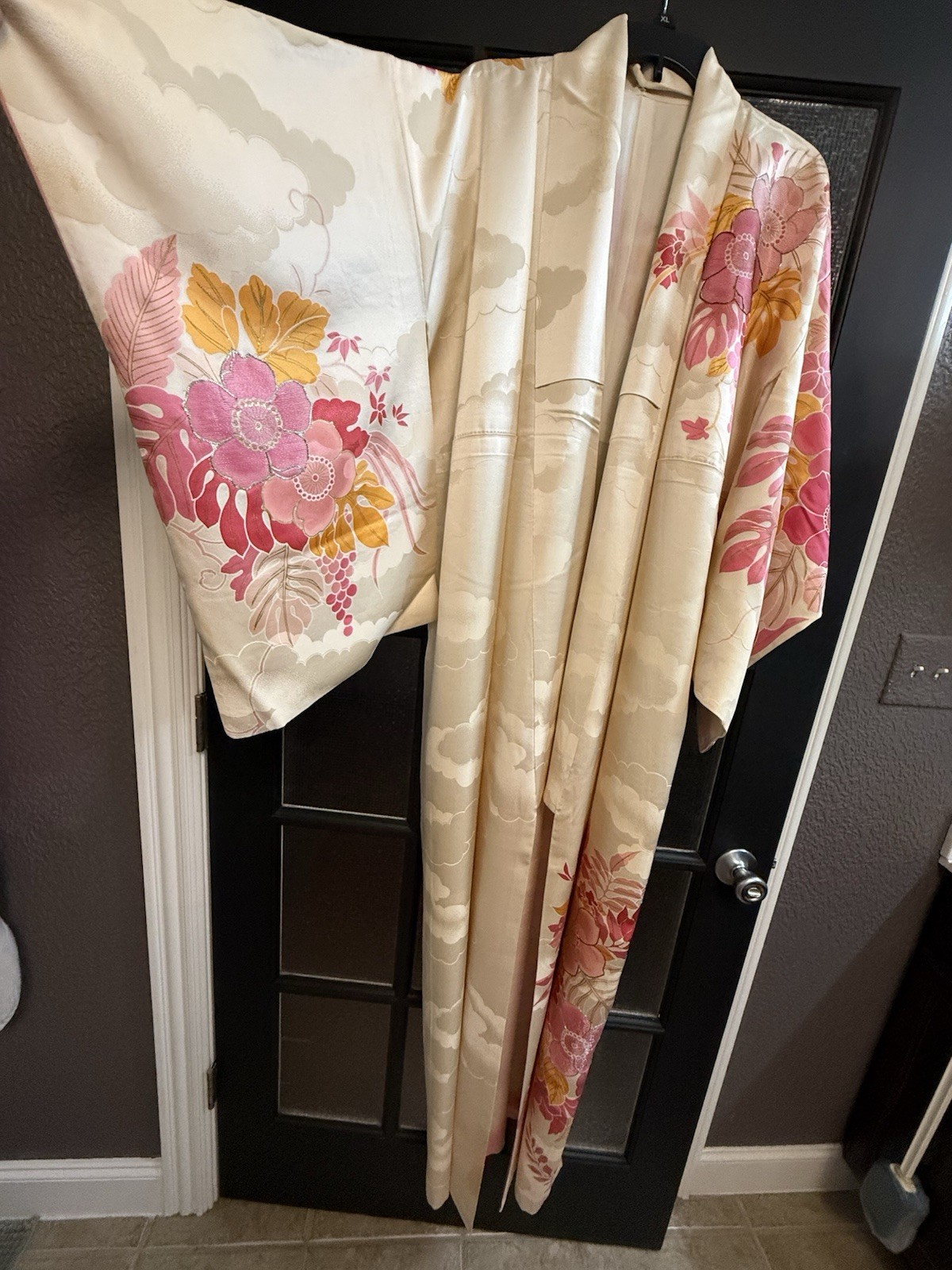 Vintage Handmade Womens Beige Embroidered Silk Floral Kimono Robe Pink & Yellow,