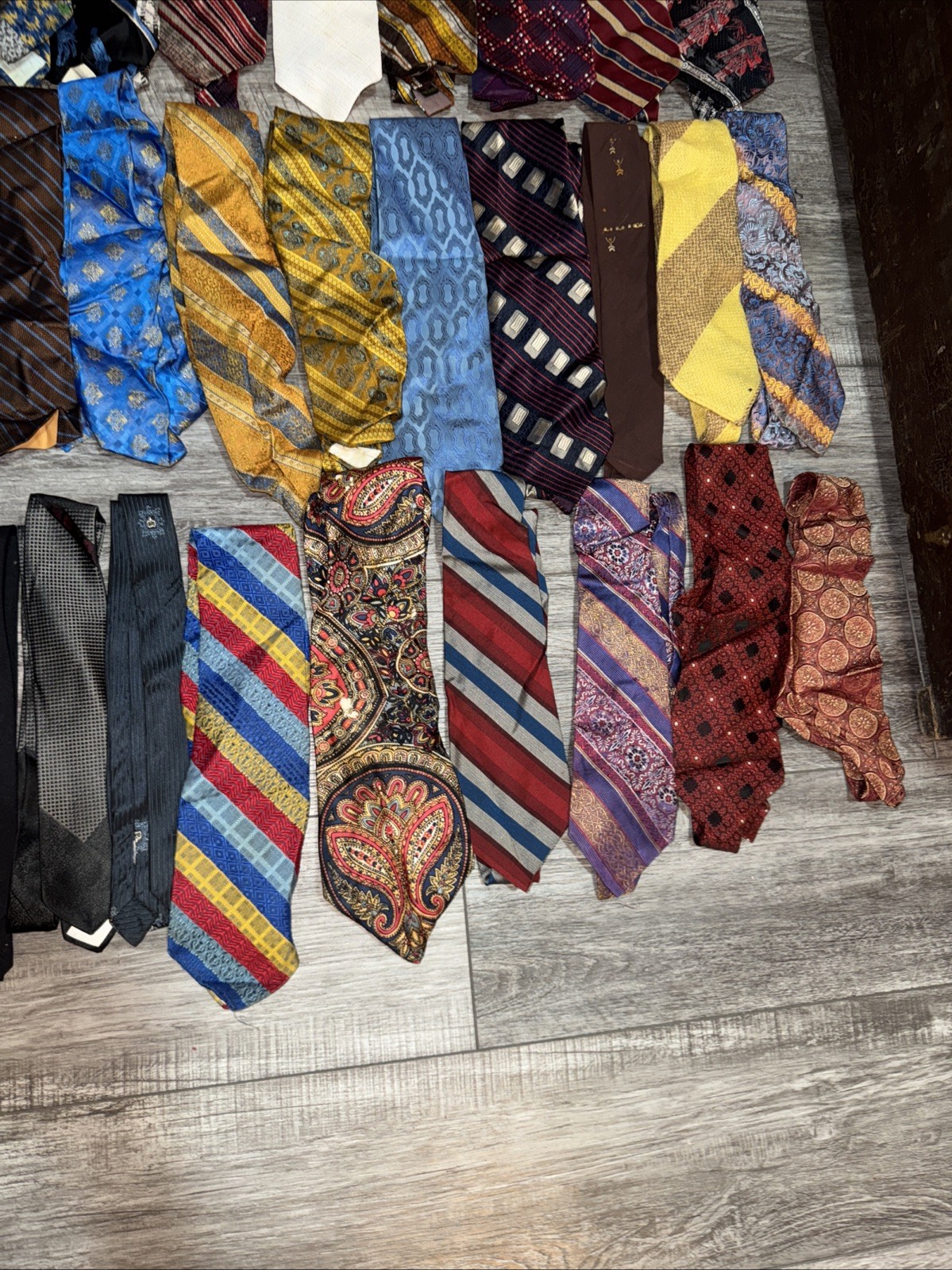 Big Lot of 43 Vintage 1950’s-60’s 70’s Men’s Neck Ties- Silk – Acetate- Rayon
