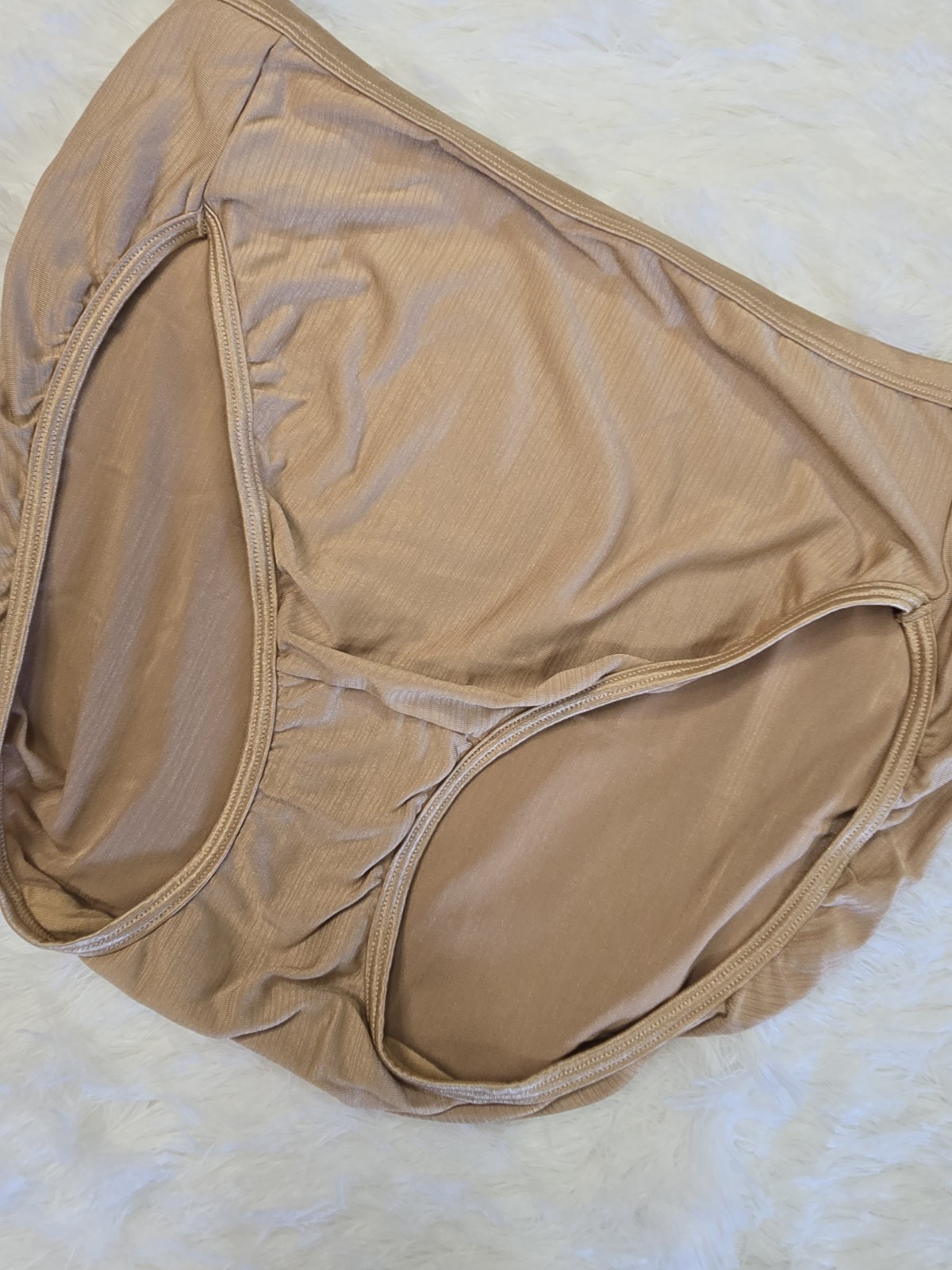 Vanity Fair 7/ L Light Golden Silky Smooth Illumination Hi Cut Panties #13112