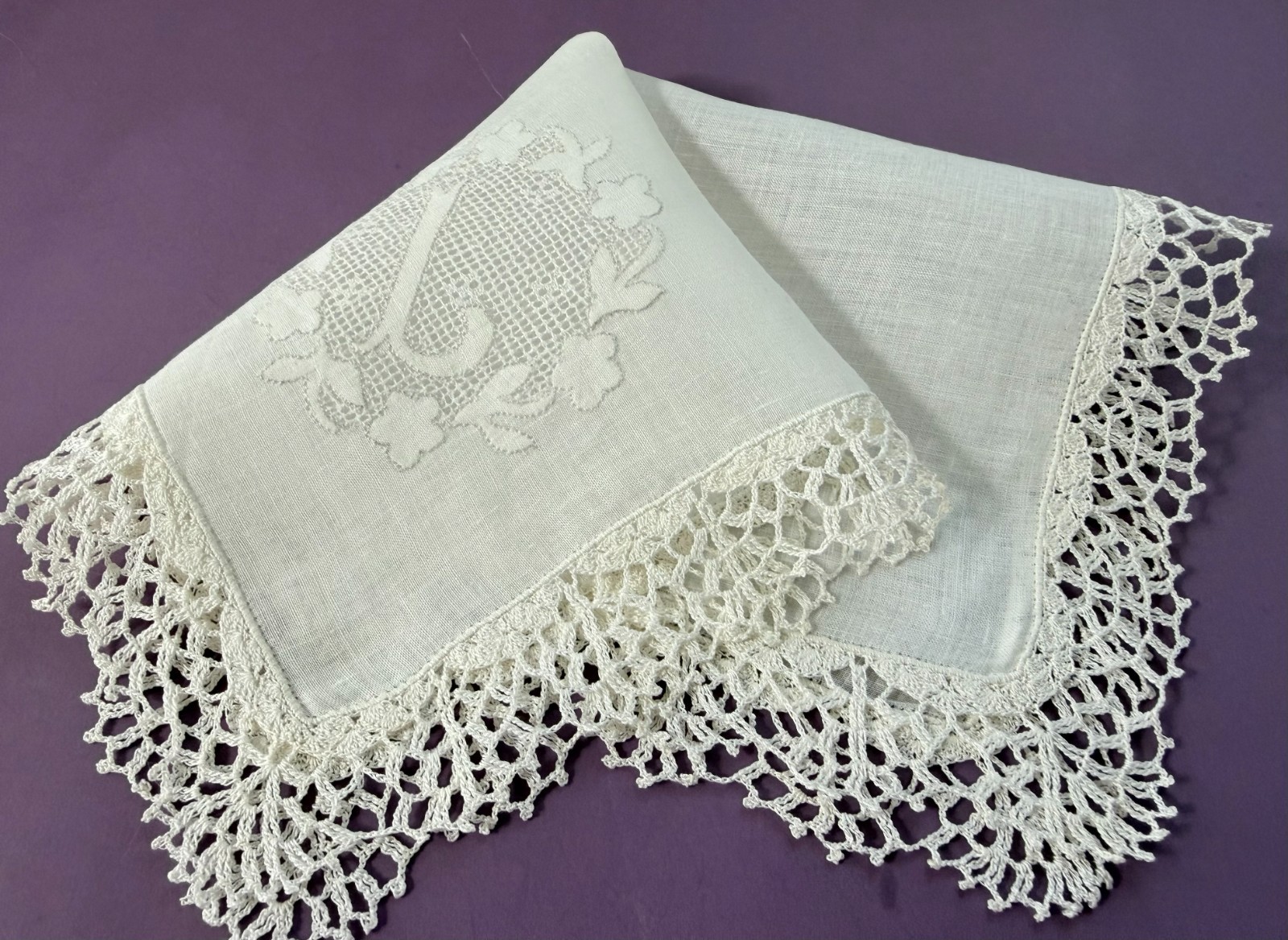 VINTAGE HANKY 1930s INCREDIBLE HAND WORK MONOGRAM L INITIAL CROCHET APPLIQUE