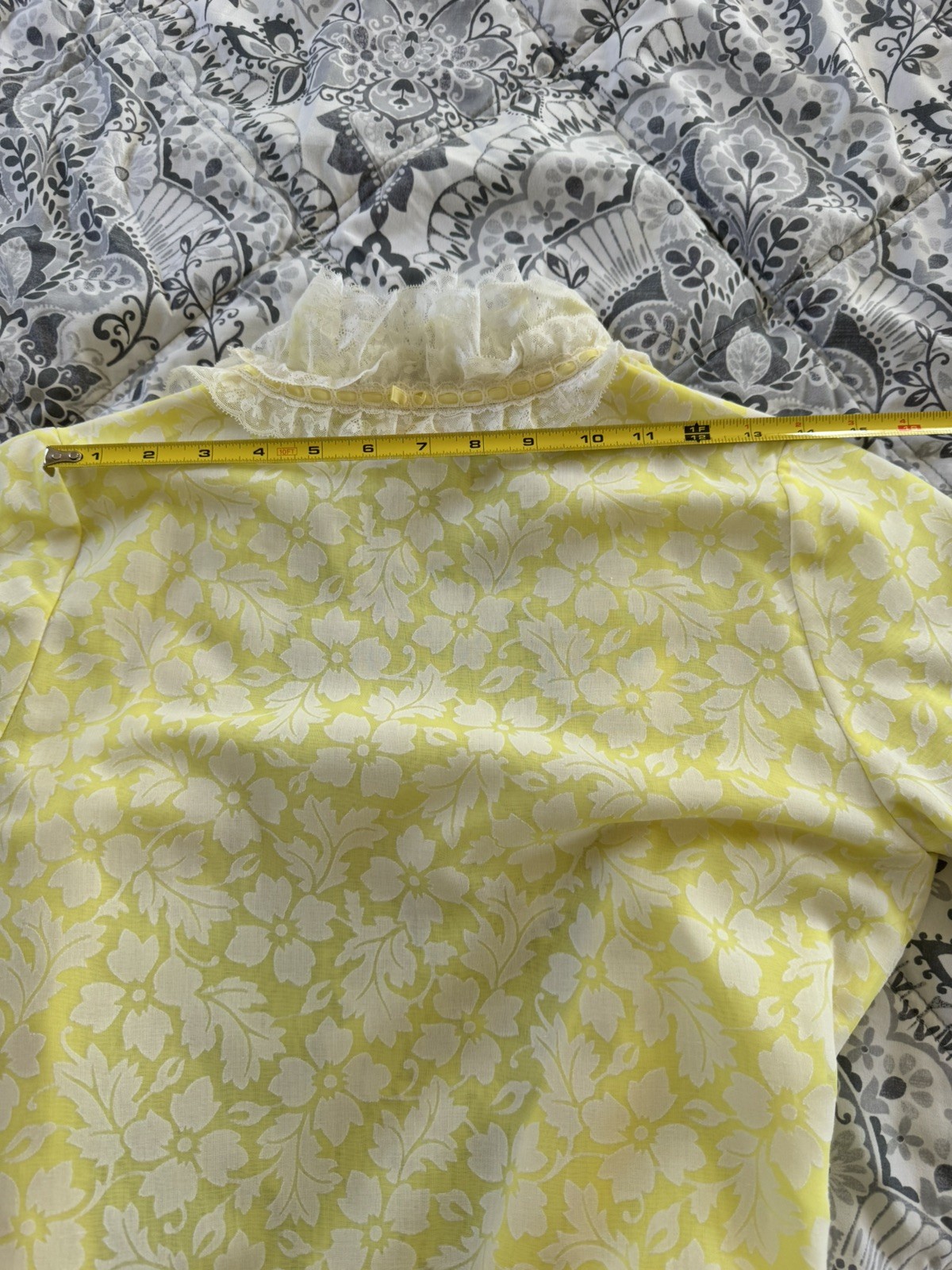 Vintage Saks Fifth Avenue Floral Lace Dressing Gown Robe France XS Yellow Long
