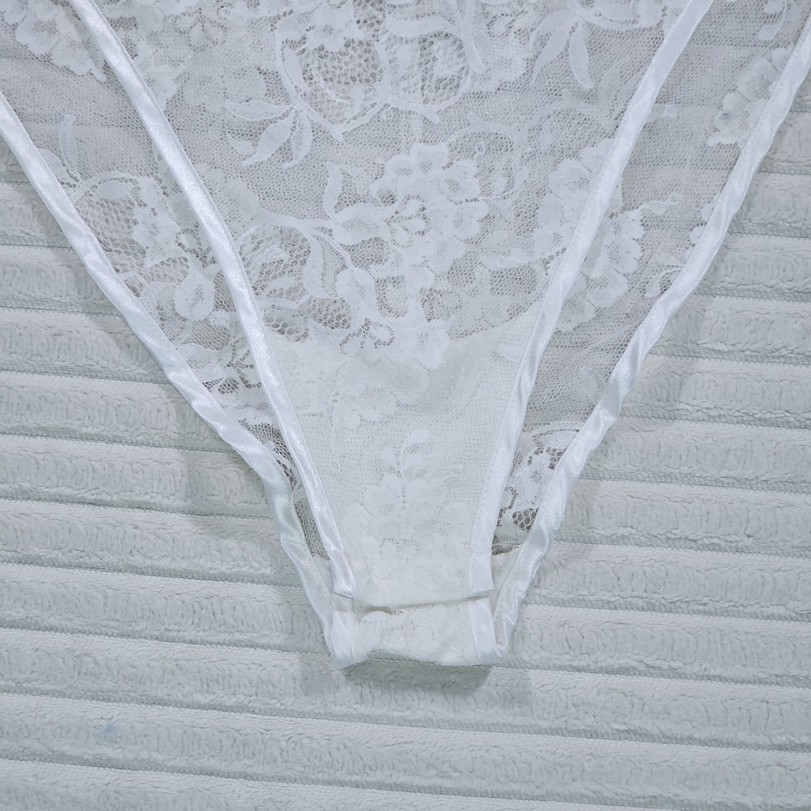 Vintage Victoria’s Secret Gold Label Bodysuit size LARGE White Lace Teddy 1991