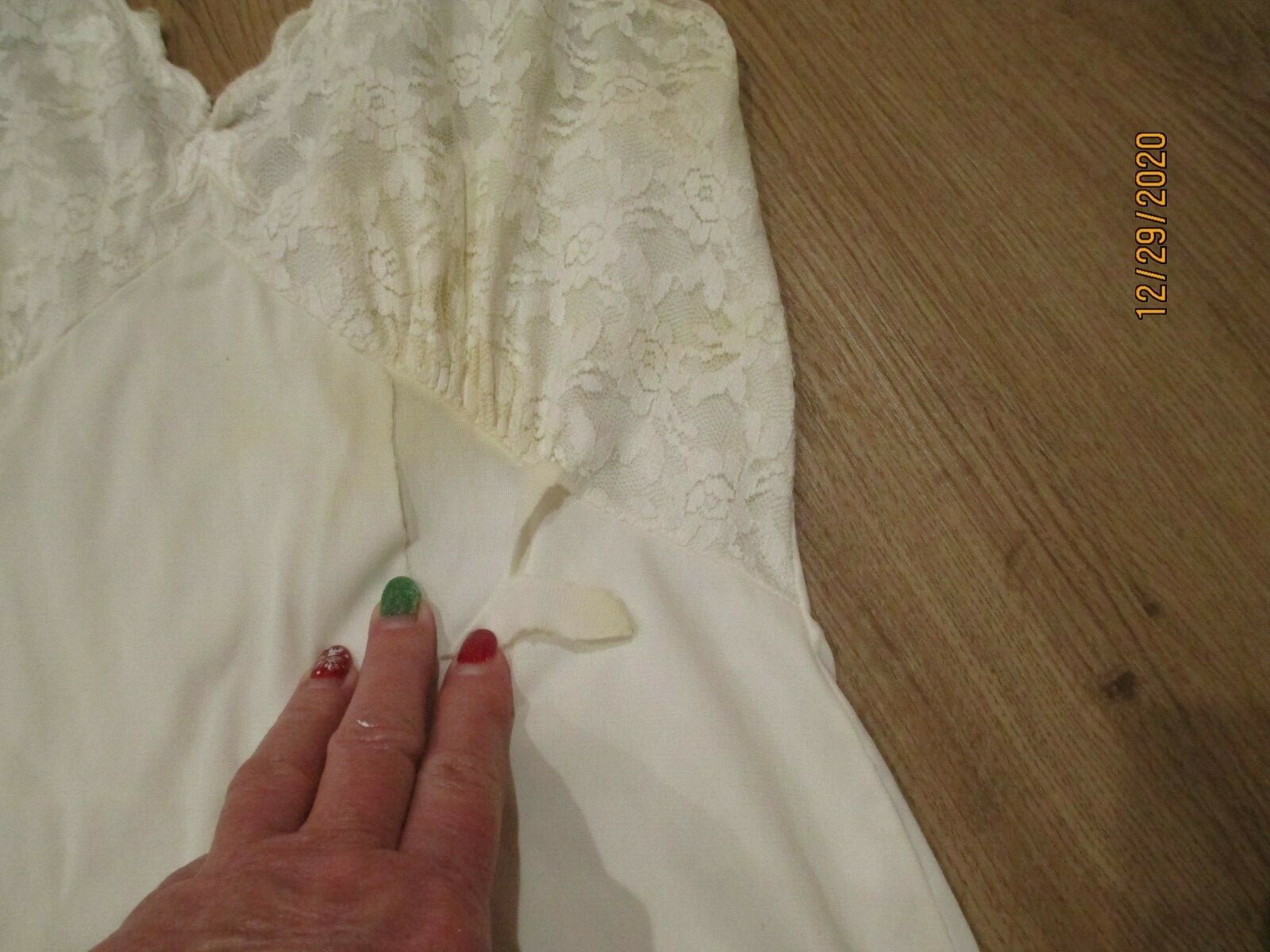 CAROL BRENT vintage slip SIZE 32L damaged selling for lace detail