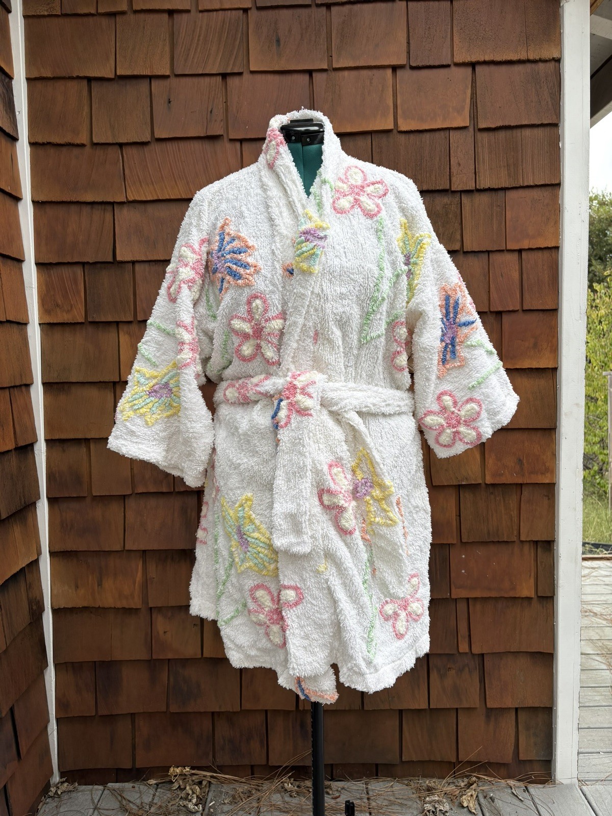 NWT “Wedding Cake” Vintage Chenille Robe Canyon Group by Damze