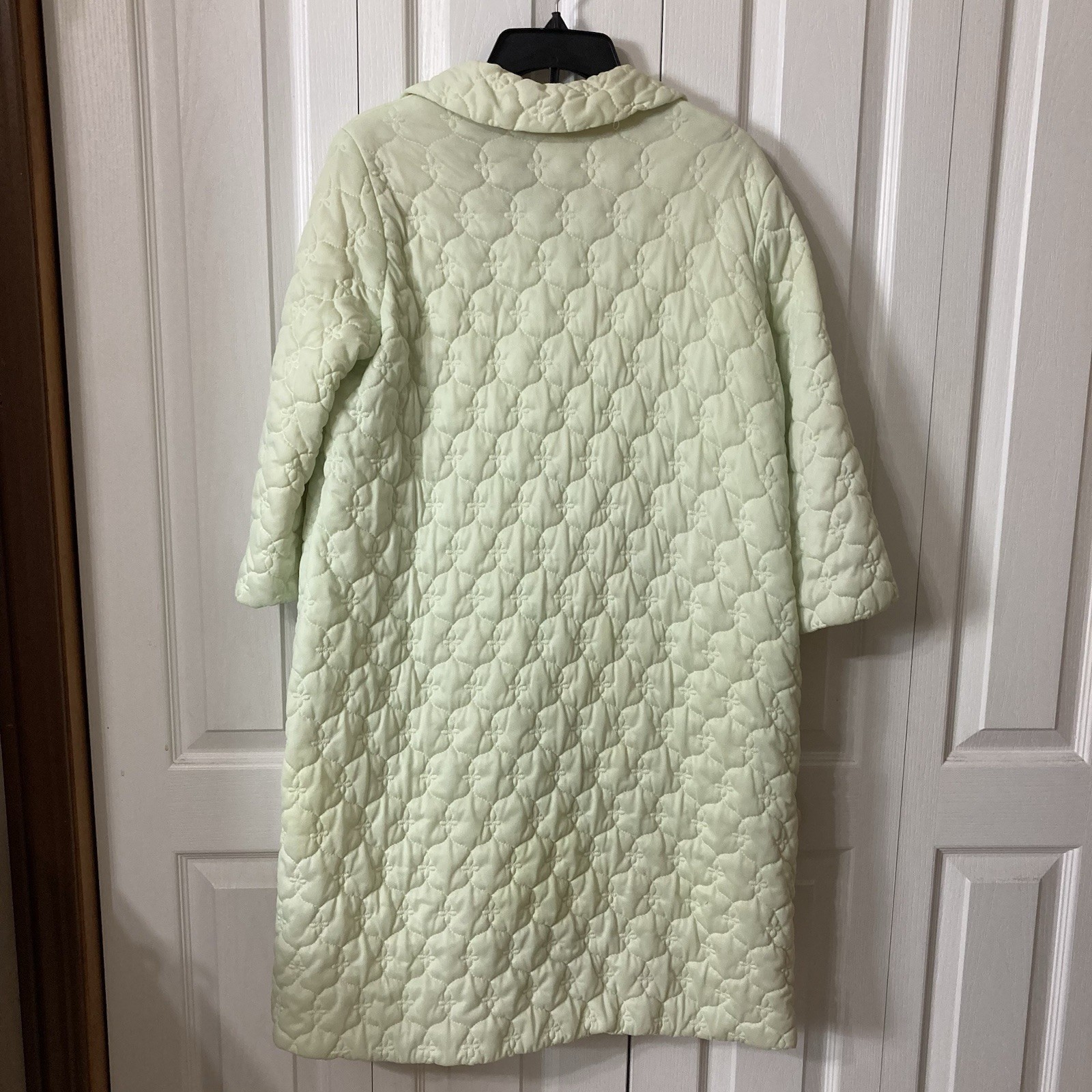 Vintage Miss Elaine Robe Sz M/L Quilted Mid-Length Smooth Green Collared Lined