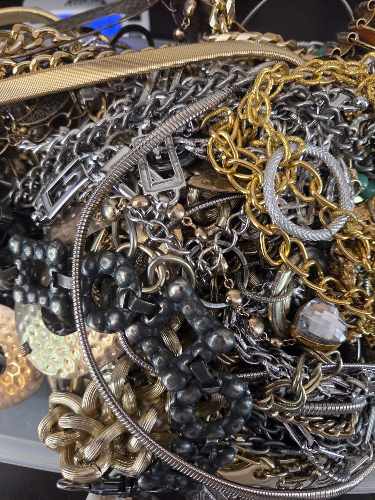 Lot of 15lb Vintage/Modern Silver/Gold Tone Chain Belts Mystery Lot