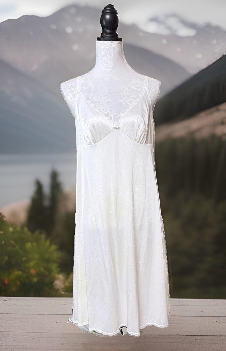 Vassarette Vintage Women’s Full Slip Dress Lace Trim Size 40 L Off White EUC