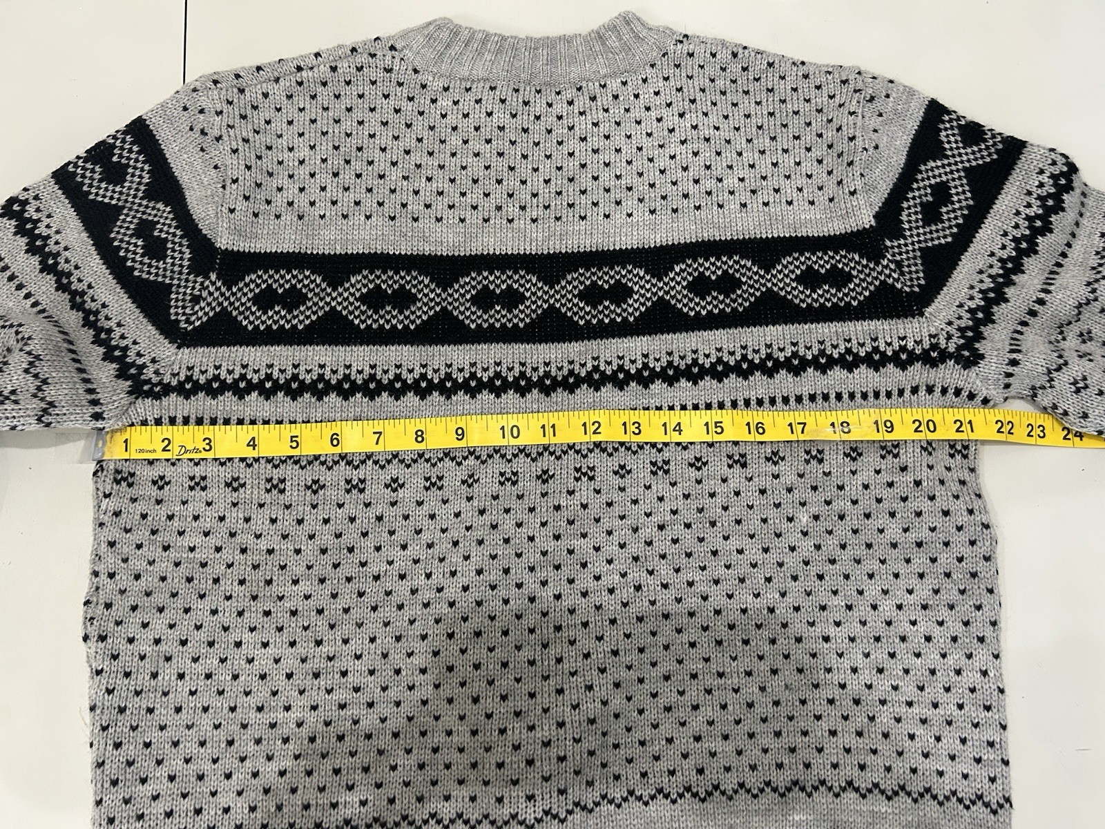 Vintage Mens 70s K.P. Knitwear Sweater Size L Grey Black Fair Isle Holiday Cabin