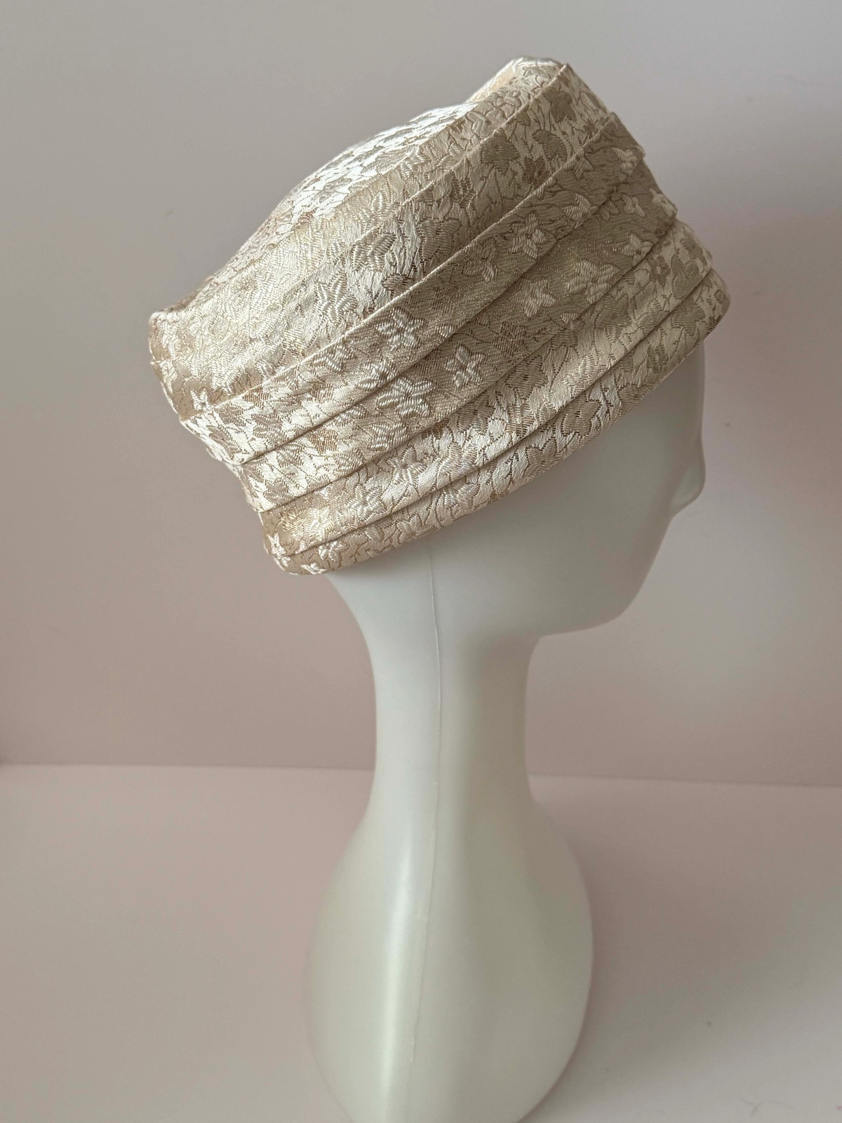 1960s Vintage Ivory Brocade Pillbox Hat – Textured Floral Jacquard – Mid
