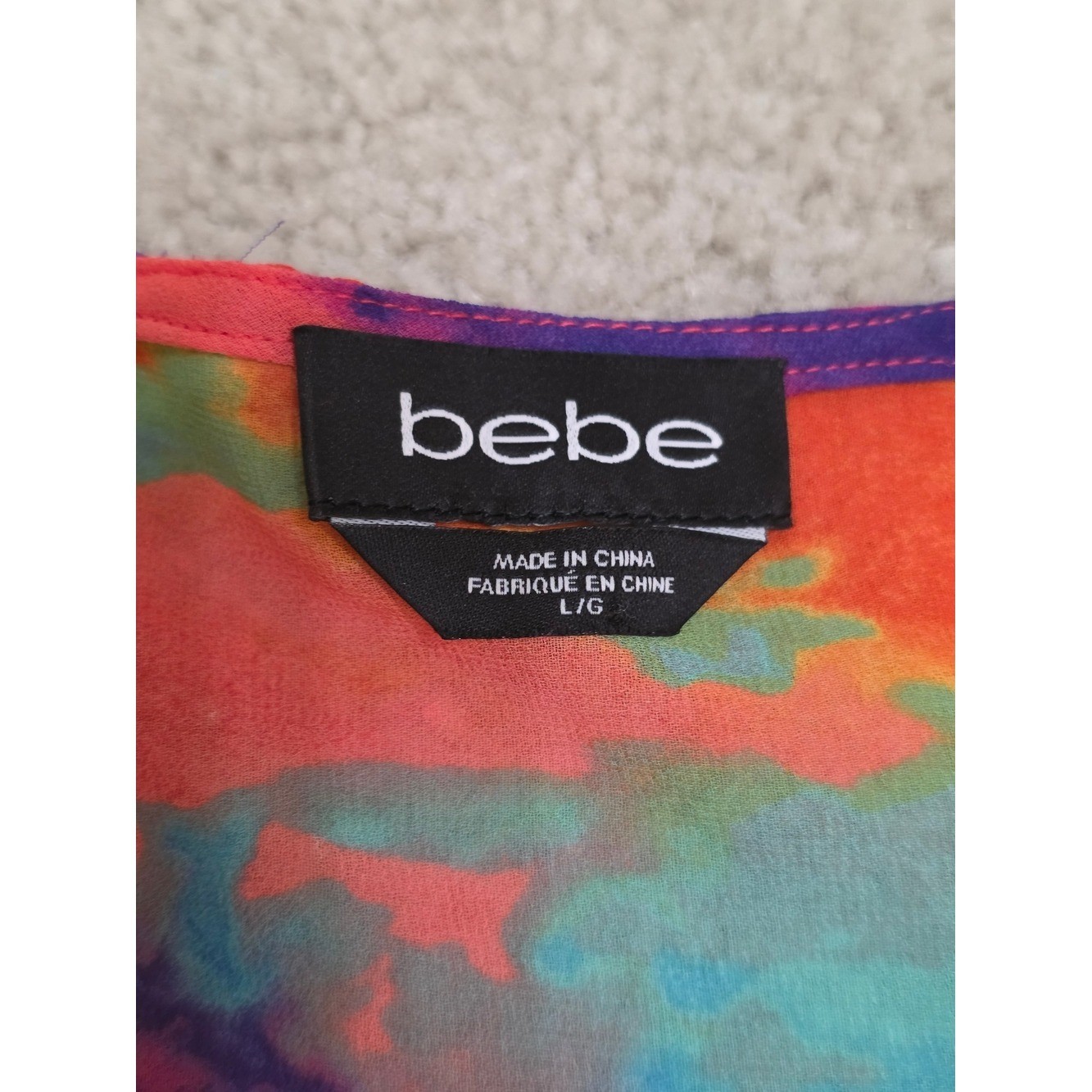 bebe Vintage Multicolor Abstract V-Neck Button Front Blouse Size L