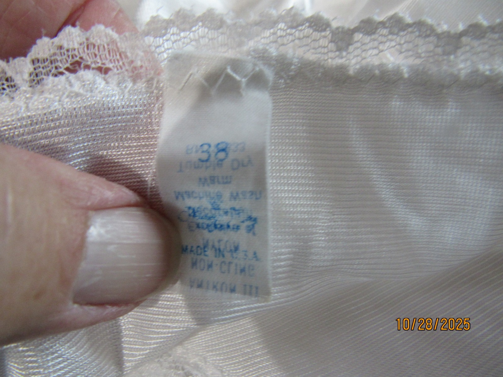 VTG. WOMEN’S FULL NON CLING NYLON SLIP WHITE SIZE 38 VGUC