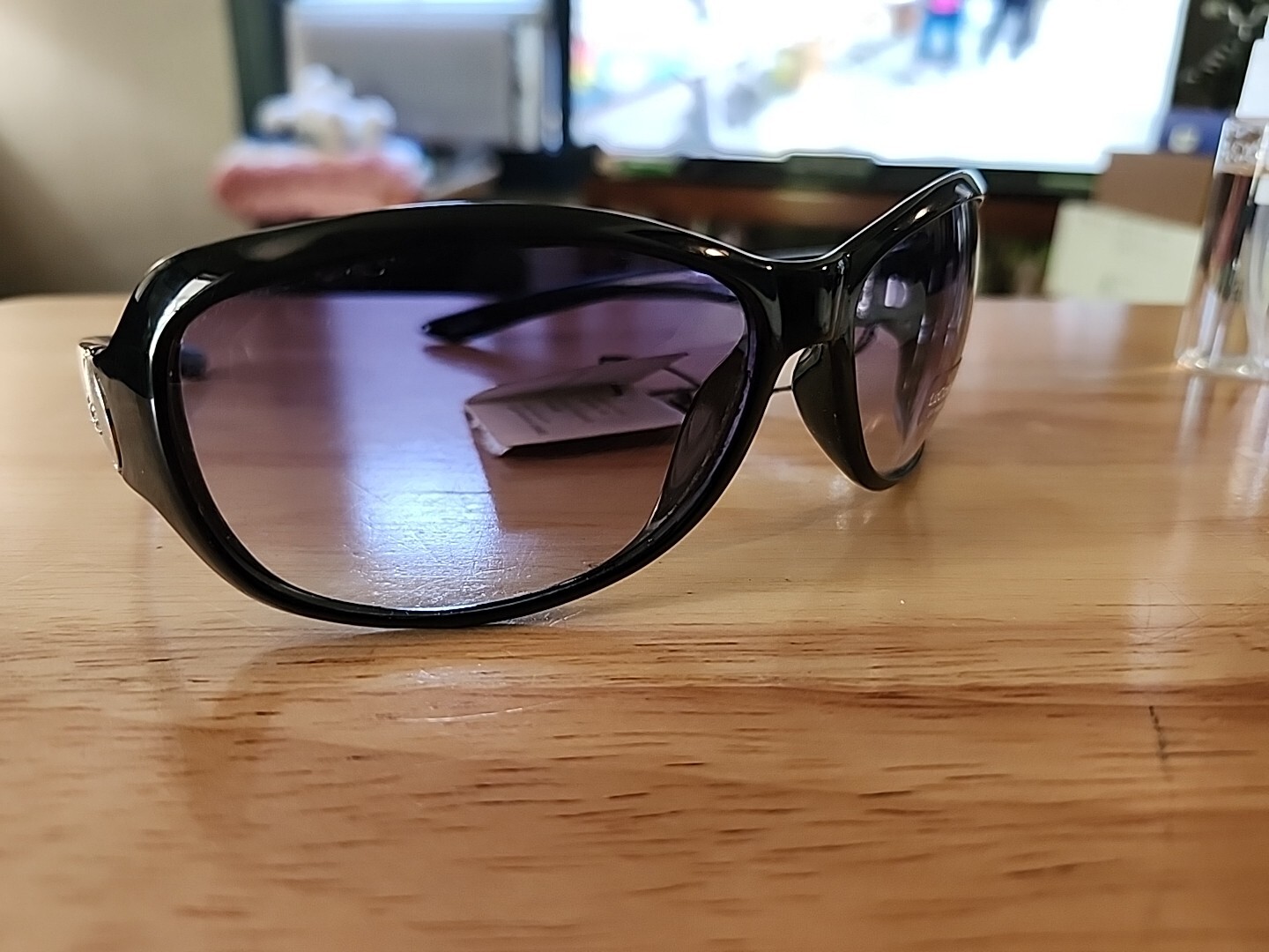 Sunglasses By Liz Claiborne 100% UV Brown Lenses & Frame Rectangular Classic