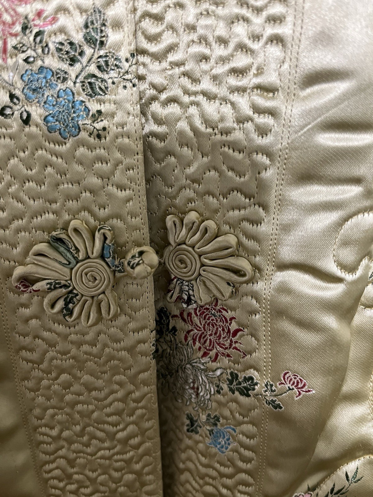 Vintage 1980s Mandarin Chinese Coat Embroidered Silk- Opulent Luxury!